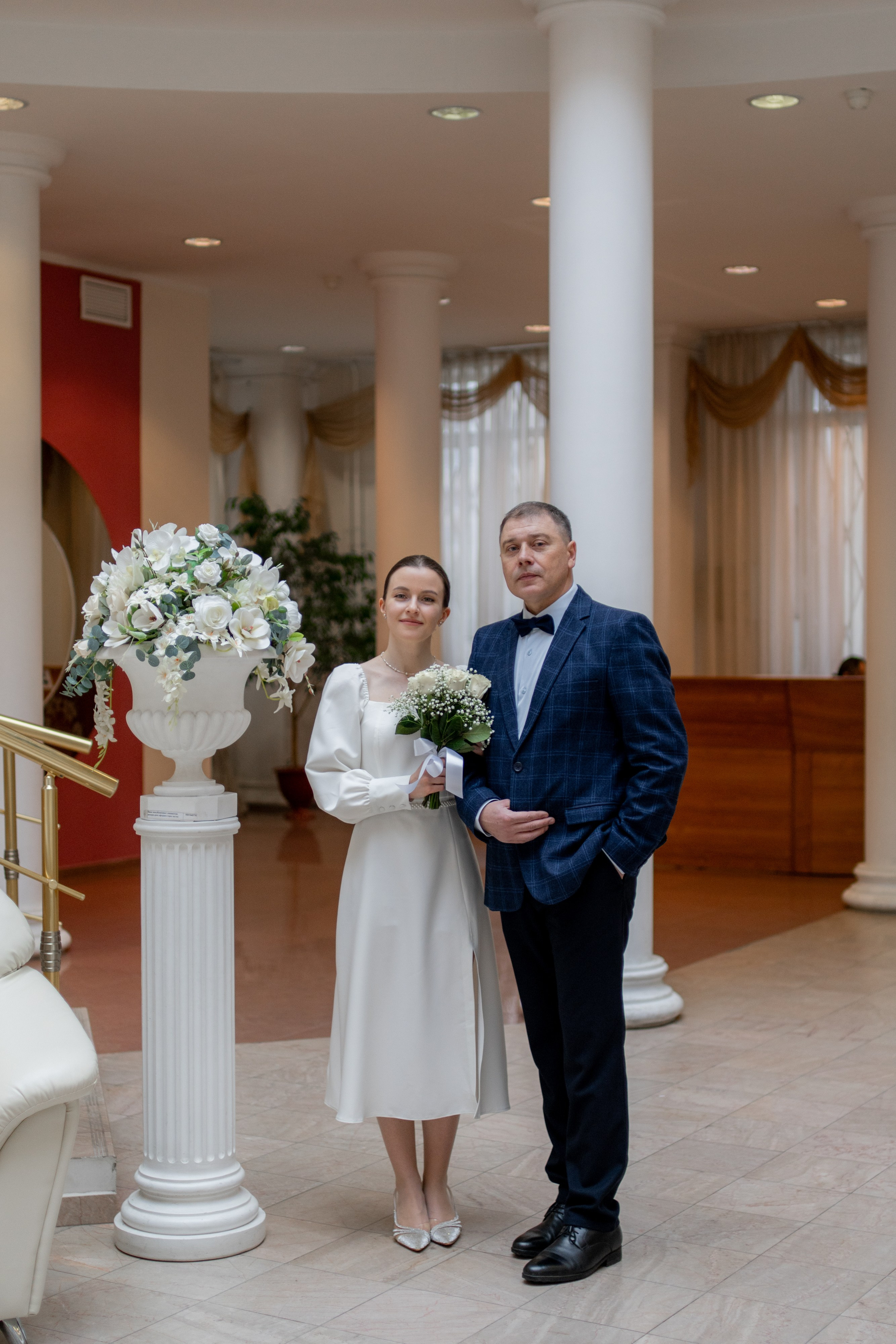 Свадебные фотосессии во дворцах и ЗАГСах Санкт- Петербурга. Свадебный фотограф Александр Невский в Санкт-Петербурге