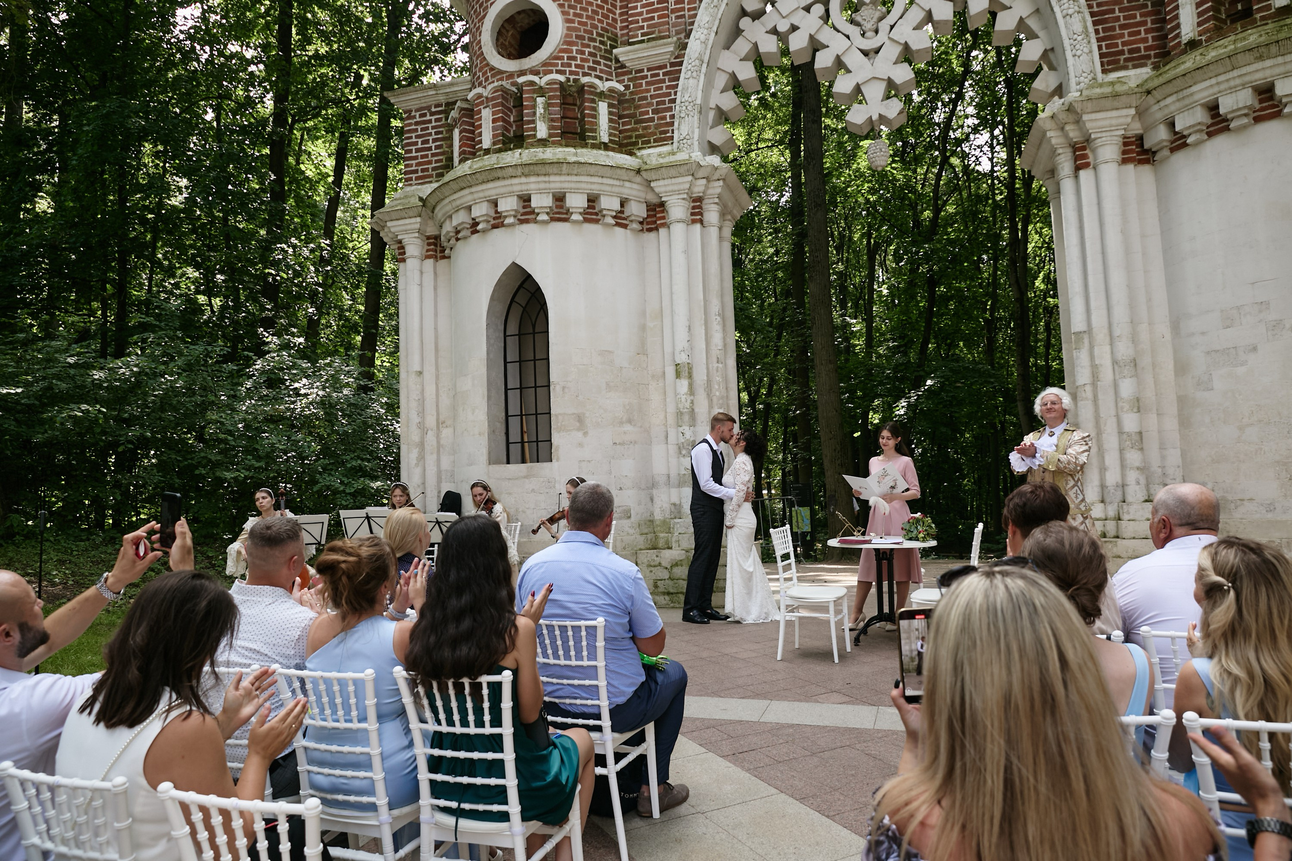 Иван и Юлия. Анонс свадьбы ЖК «Южная битца», роспись в парке «Царицыно». Фотограф и свадебный фотограф в Москве