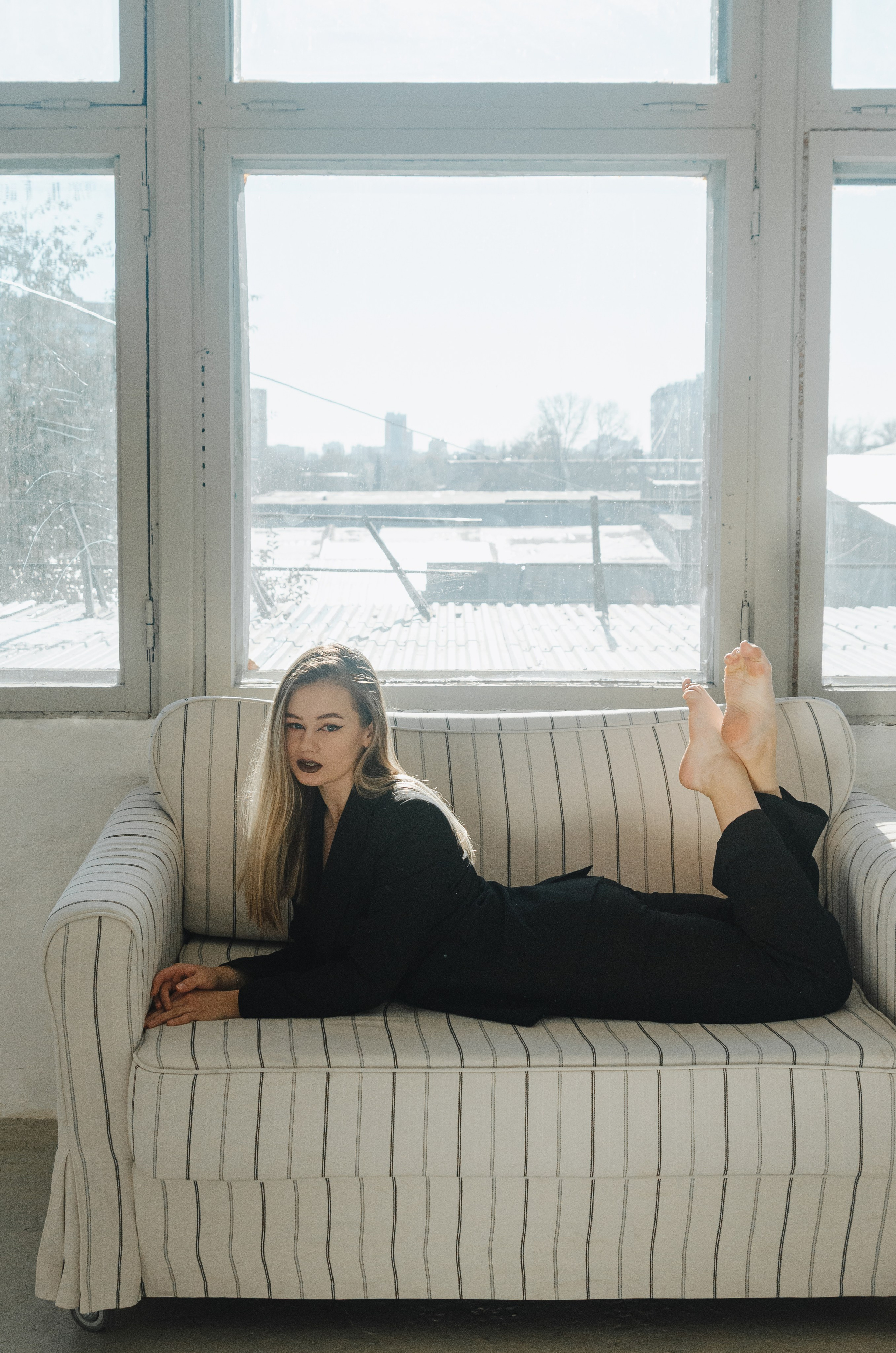 Женская фотосессия в стиле минимализм. Денисова Аля — фотограф для парных съемок и индивидуальных историй в Барнауле