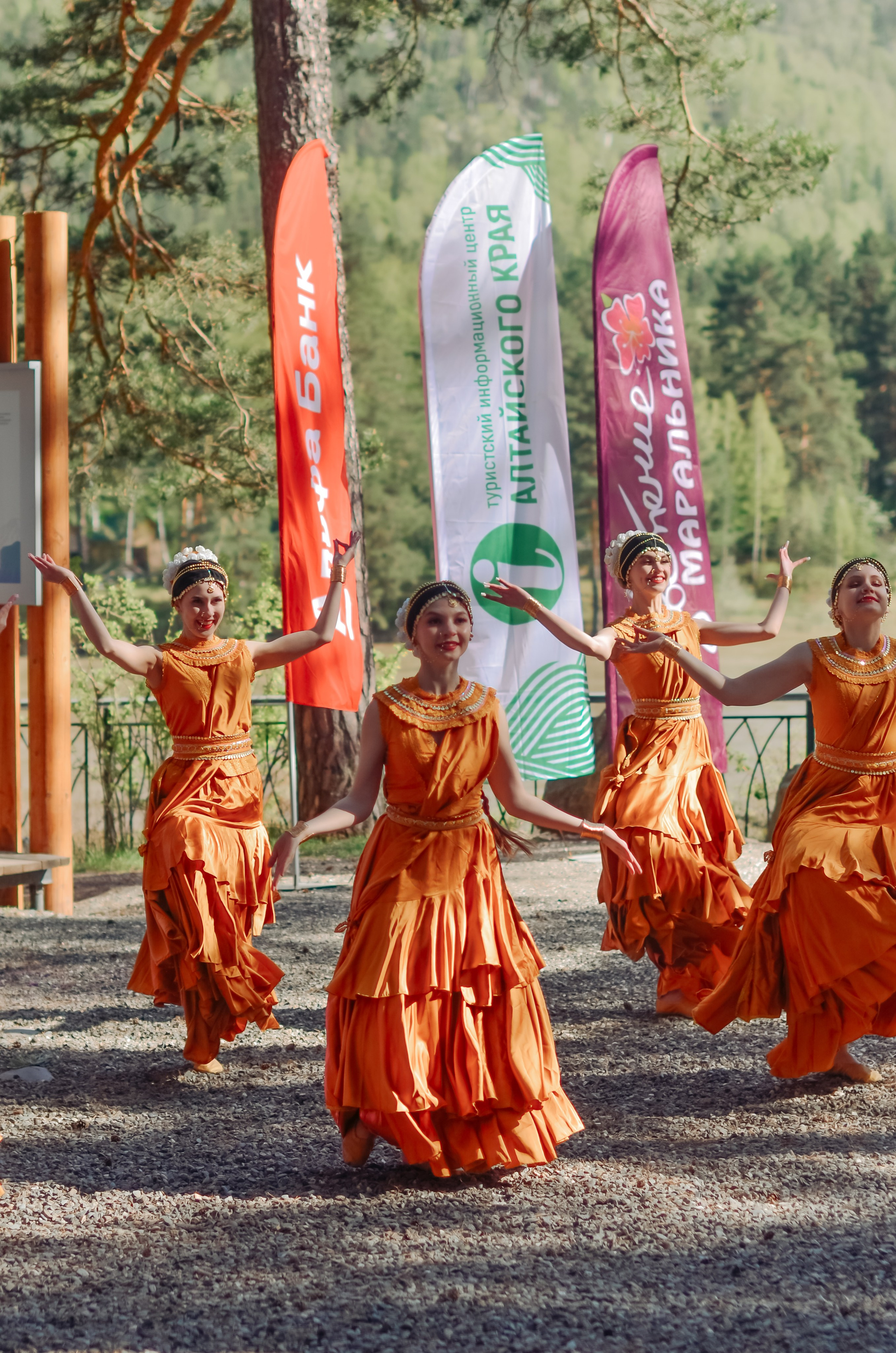 Фестиваль «Цветение Маральника на Алтае 2025». Фоторепортаж. Денисова Аля — фотограф для парных съемок и индивидуальных историй в Барнауле