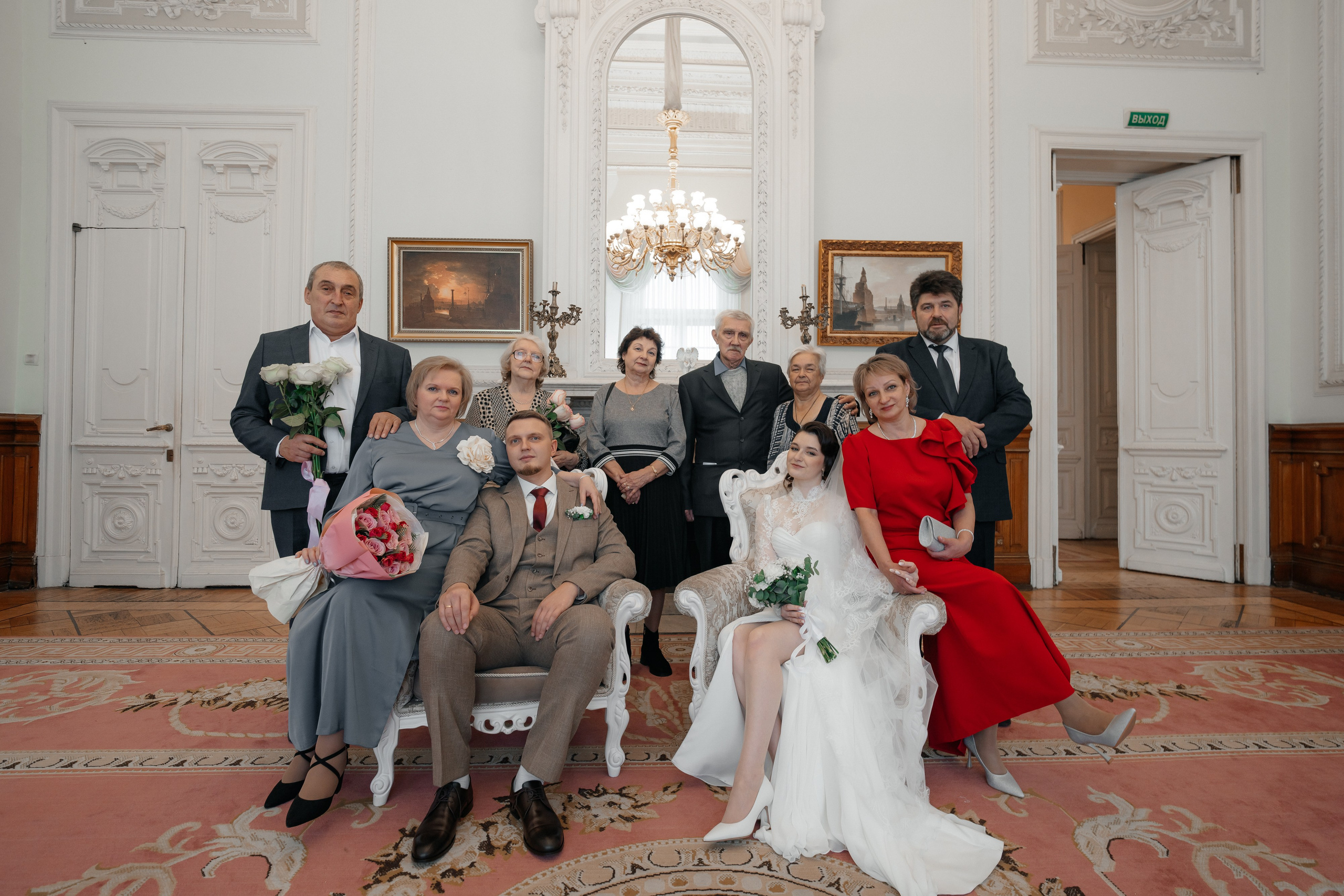 Свадебная фотосессия во Дворце № 1 на Английской набережной. Свадебный фотограф Александр Невский в Санкт-Петербурге