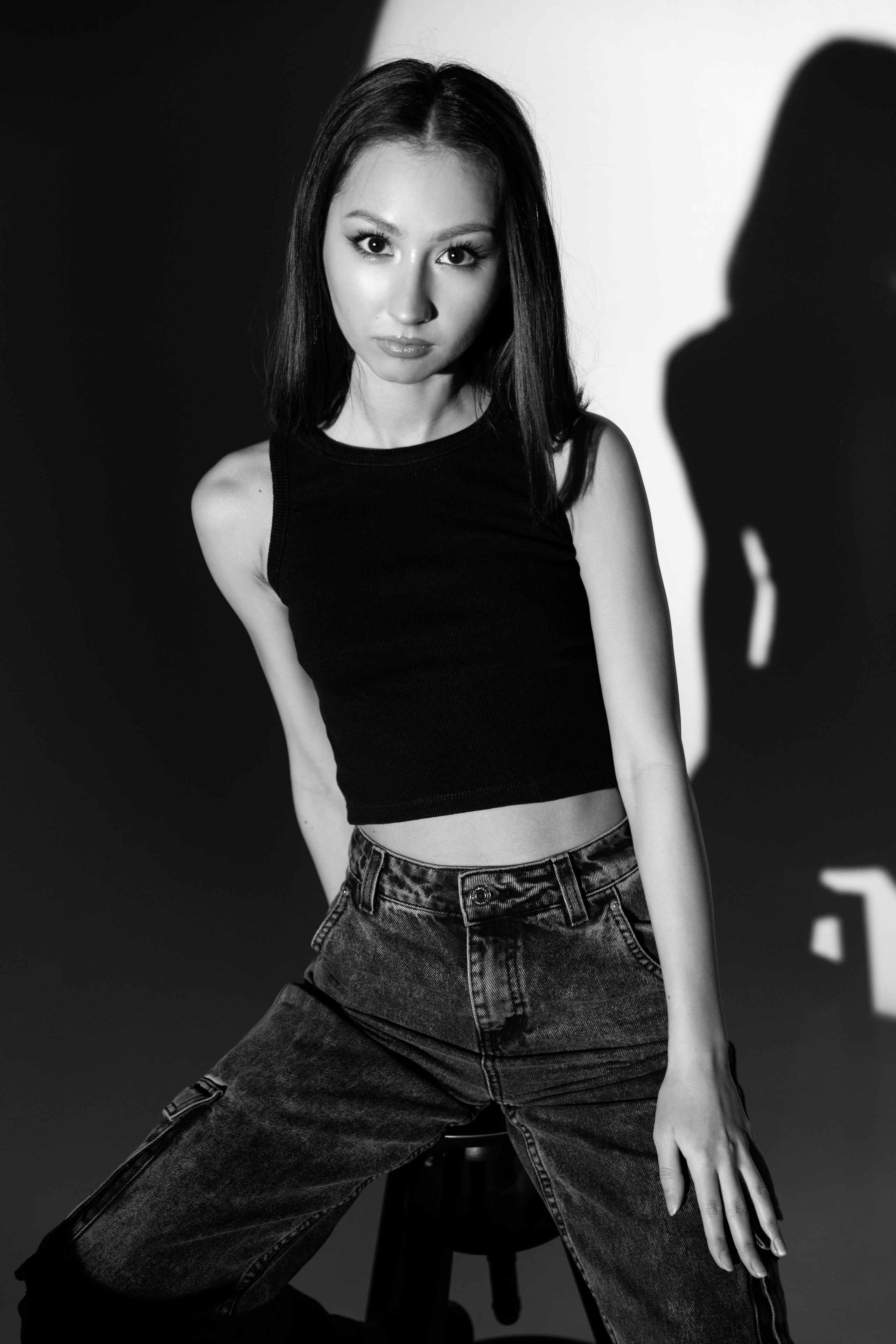 Portfolio. Volume II: «Портреты. Лица Ленинград Центра без масок». Ира Сафронова — фотограф и нейровизуализатор | бизнес-съёмки, портреты, нейровизуалы для брендов, Санкт-Петербург и Москва