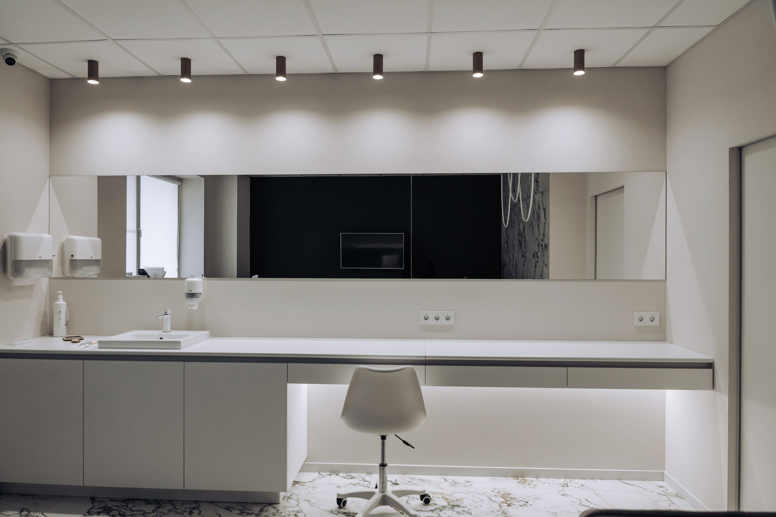 Дизайнер премиального интерьера Екатерина Левочкина (салон красоты и спорт клуб). Свадебный и семейный фотограф Волгоград