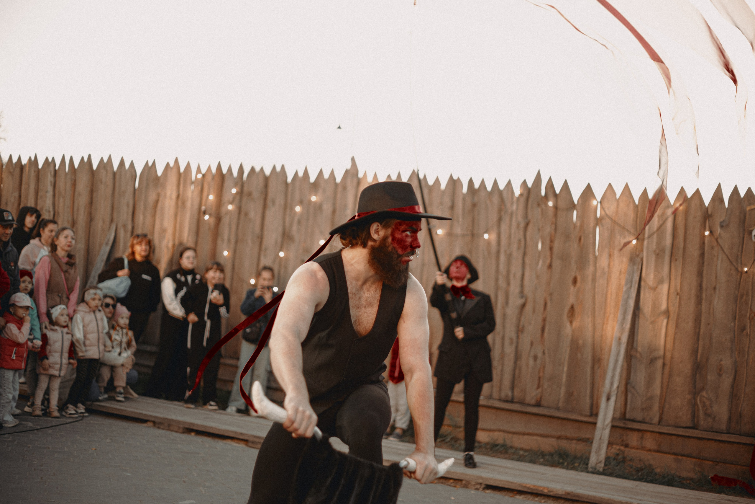 Спектакль «Куриное кабаре» от Свободного молодежного театра | Тобольск. Арт-фотограф Крис Л. в Тобольске: портрет, семейные, свадьбы