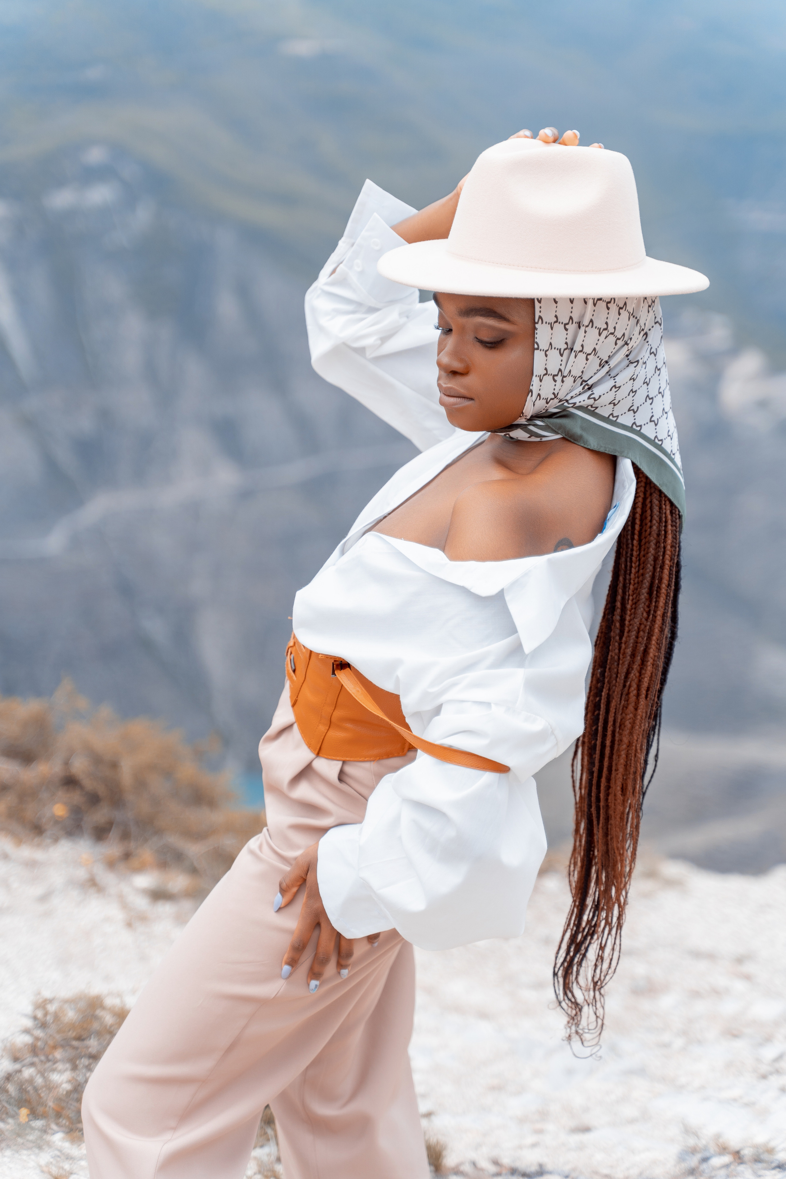 Девушка на Сулакском каньоне. Свадебный фотограф в Осетии Этери Плиты