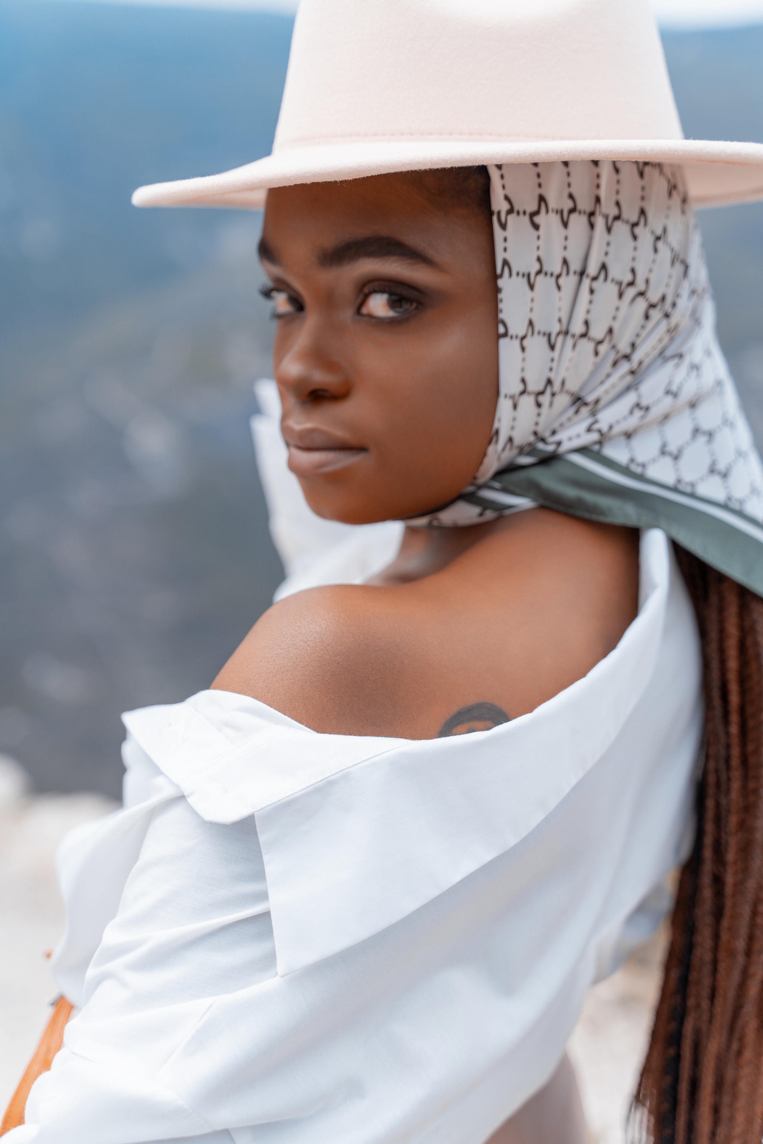 Девушка на Сулакском каньоне. Свадебный фотограф в Осетии Этери Плиты