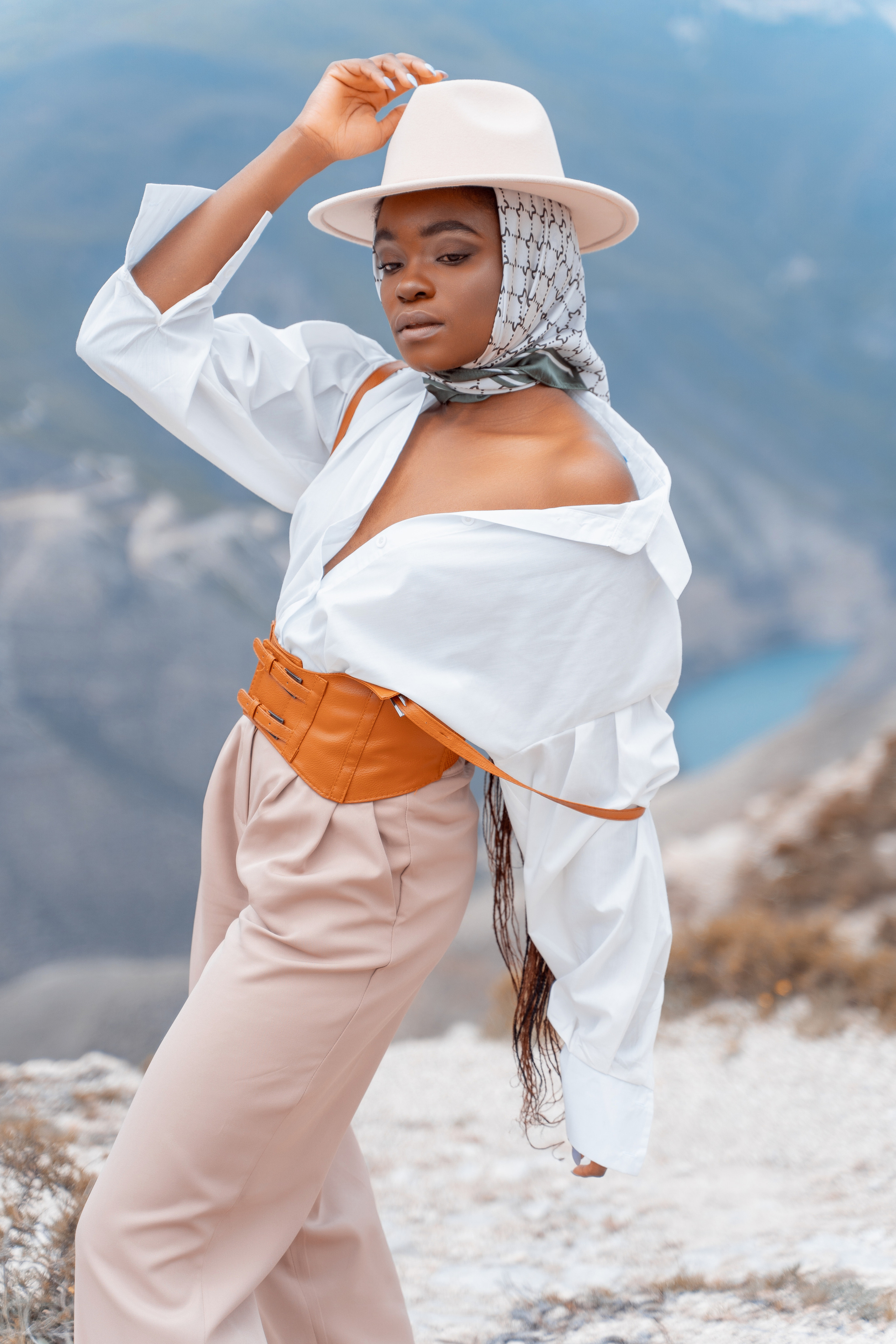 Девушка на Сулакском каньоне. Свадебный фотограф в Осетии Этери Плиты