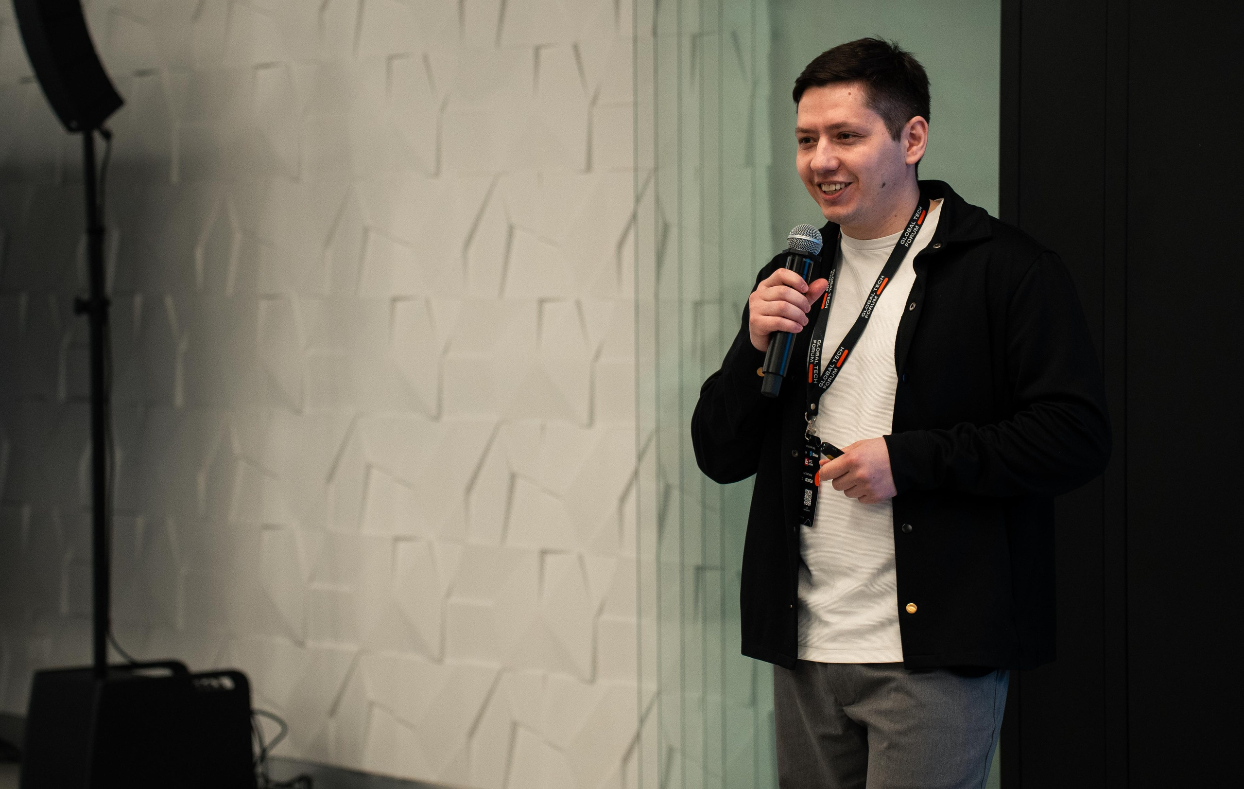 Global Tech Forum 27.03.2026. Коммерческий и художественный фотограф и видеограф в Москве Арсений Тургенев