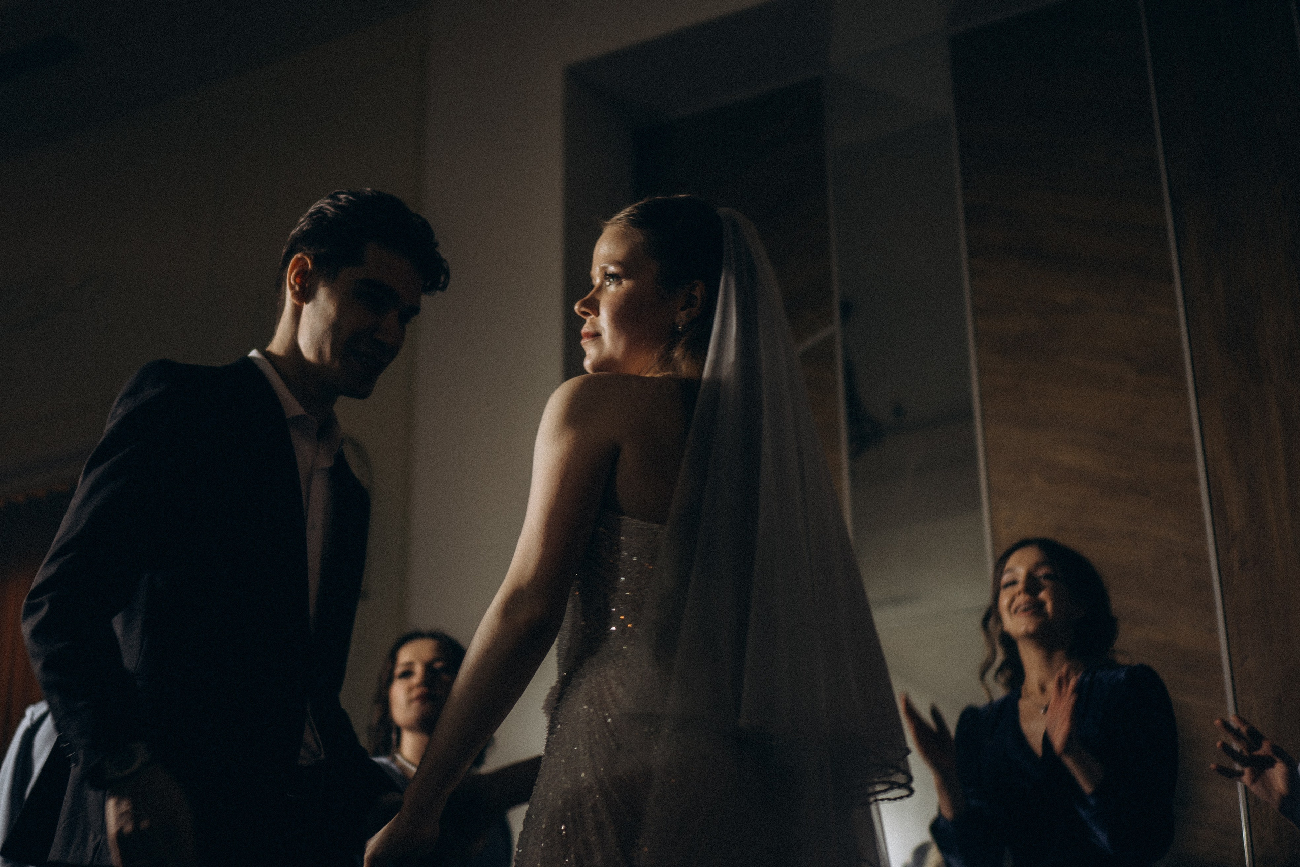 СВАДЕБНАЯ СЬЕМКА СБОРОВ В ОТЕЛЕ И ВЫЕЗД НА ЦЕРЕМОНИЮ (СНЯТО В СИБИРЕ В НИЖНЕВАРТОВСКЕ). Профессиональный фотограф, Санкт-Петербург — Виктория Богомолова