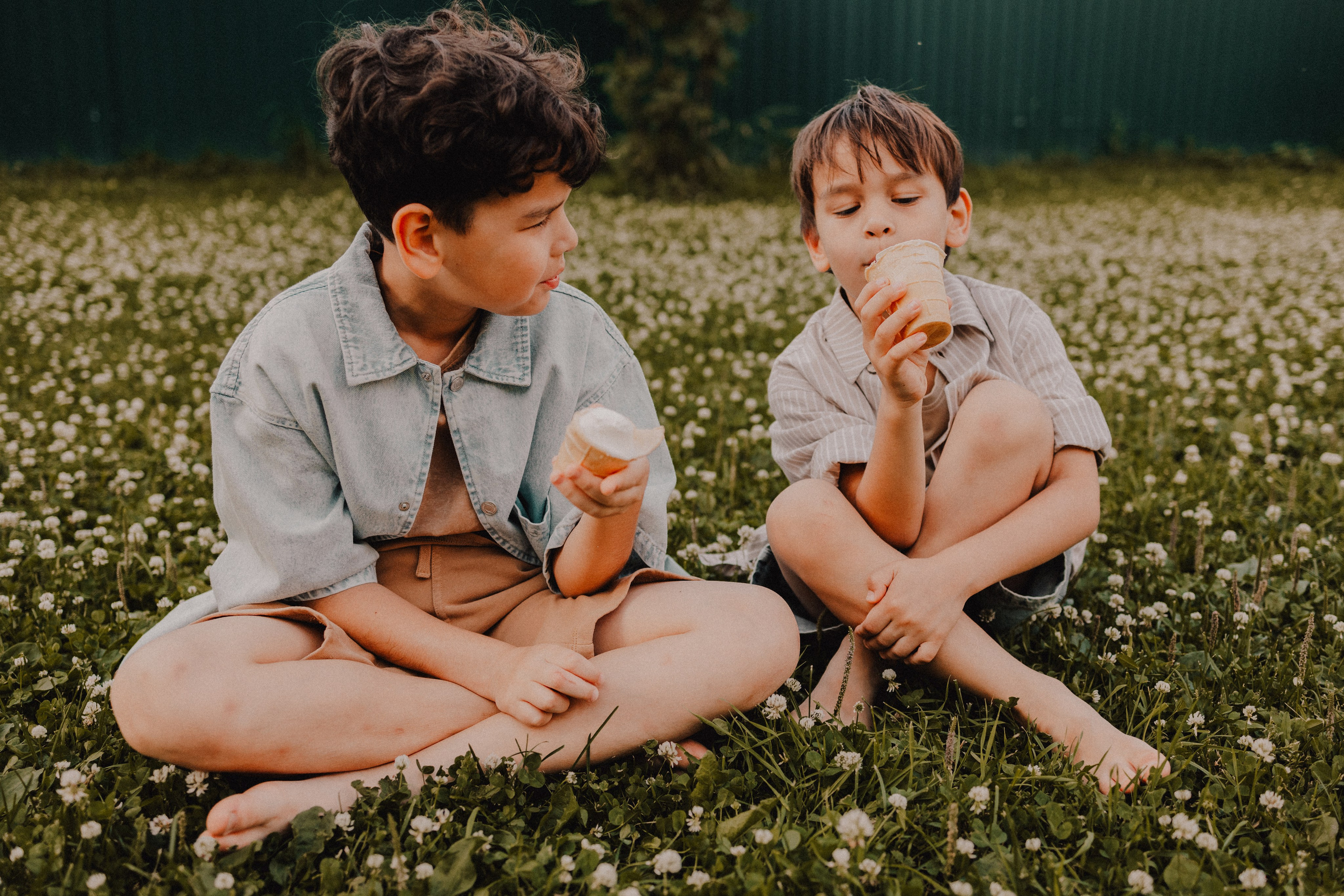 На лужайке. Семейный фотограф Москва