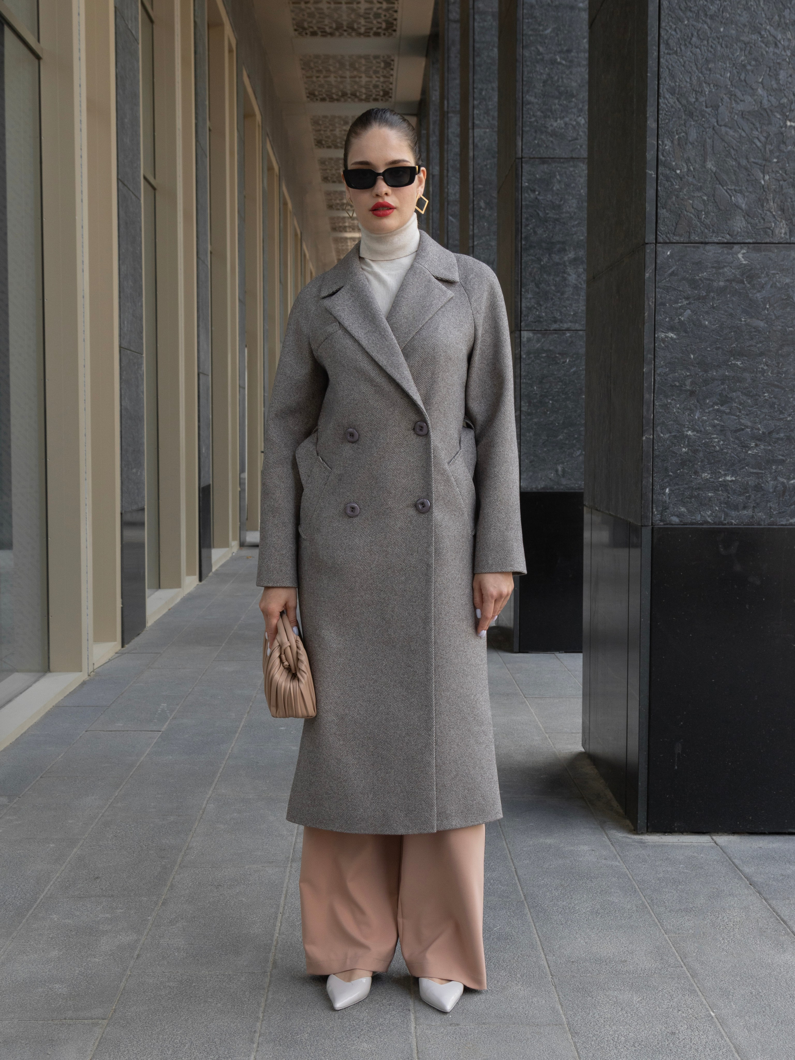 Пальто СТРИТ. Фотостудия для Wildberries Ozon