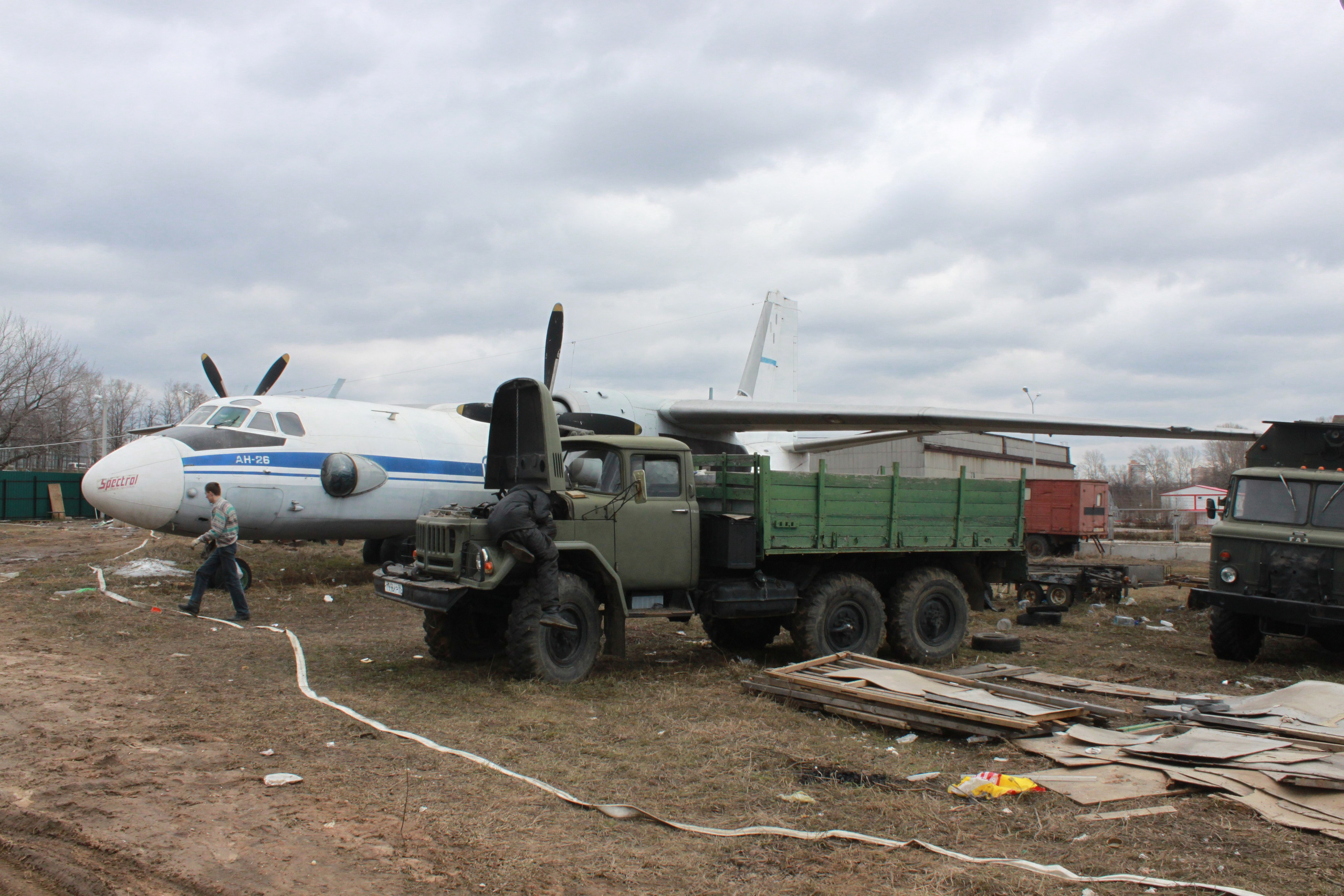 Ил-14Т «Голубая Мечта» работы в Тушино (2011 г.). Фотоальбом показывающий увлекательный мир авиации и мир медведей Андрея Иванова