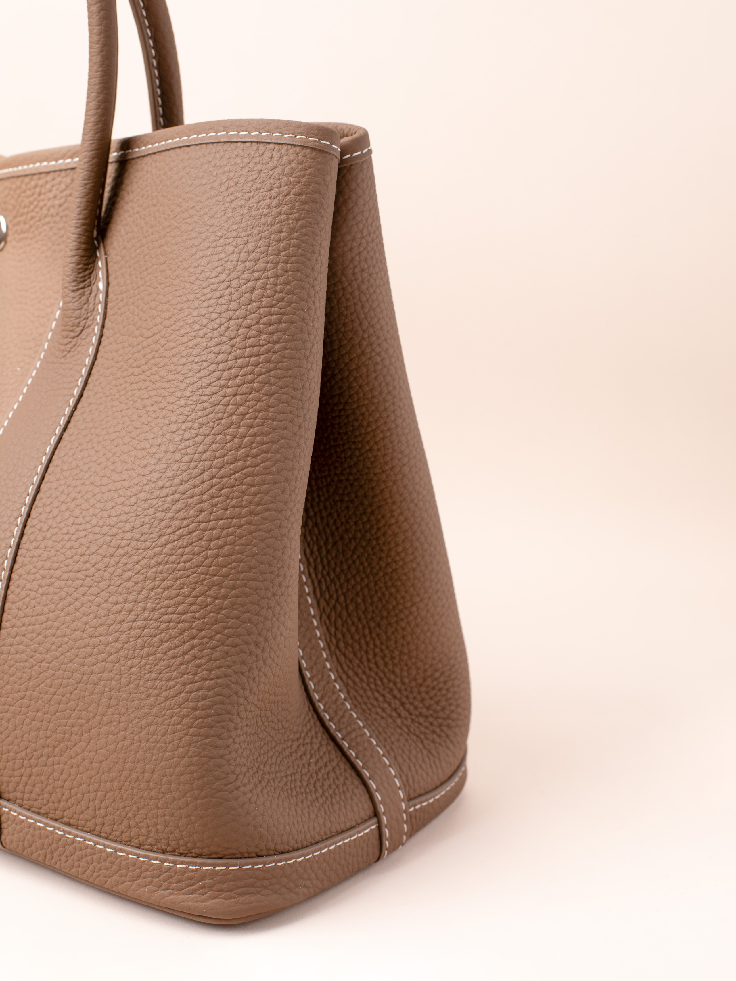 Женские сумки. Фотостудия предметной и модельной съёмки для маркетплейсов