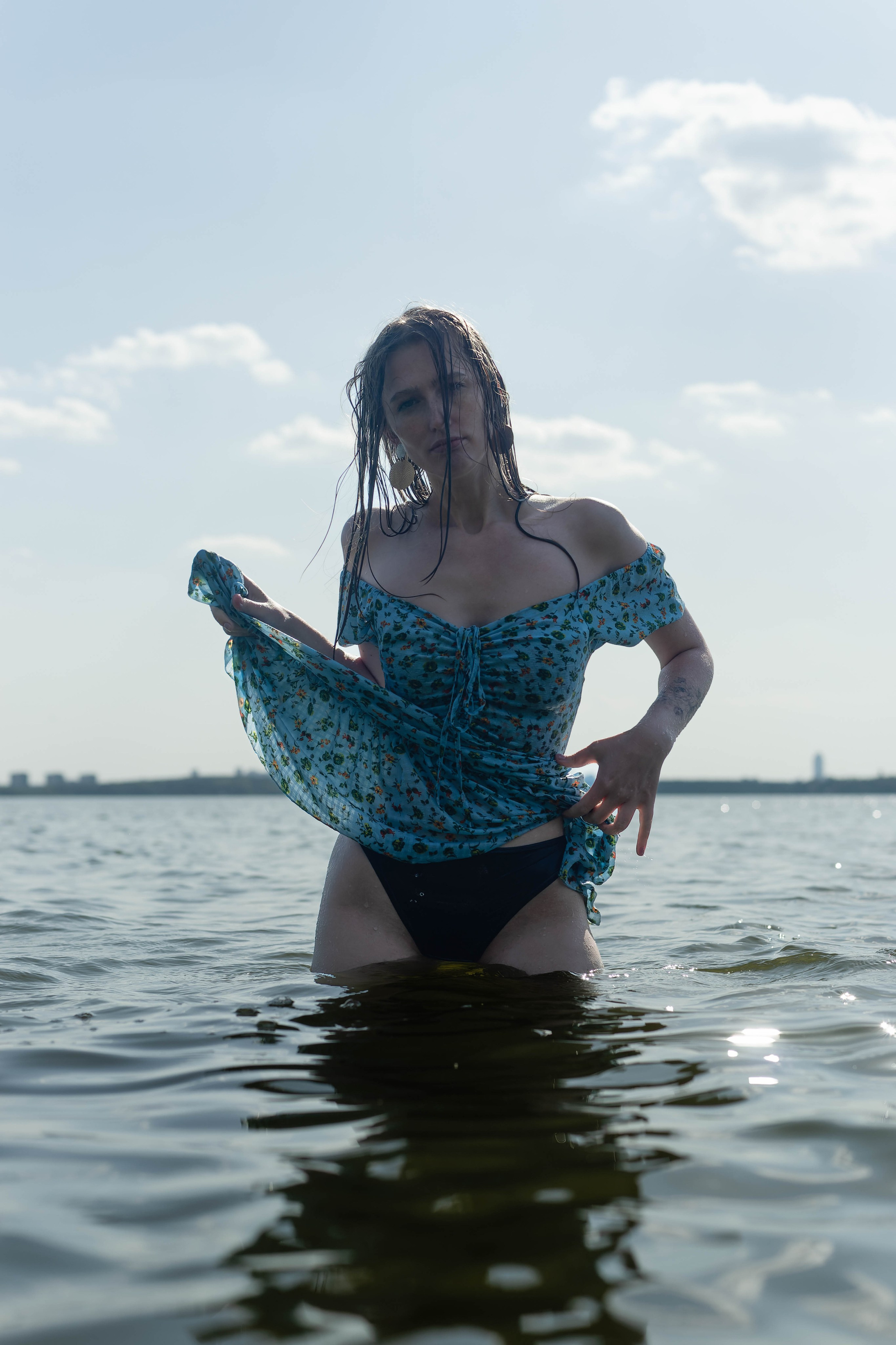 Фотосессия в яркий солнечный день на берегу .Екатеринбург. Автор фотограф: Додров. Ph: dodrov.