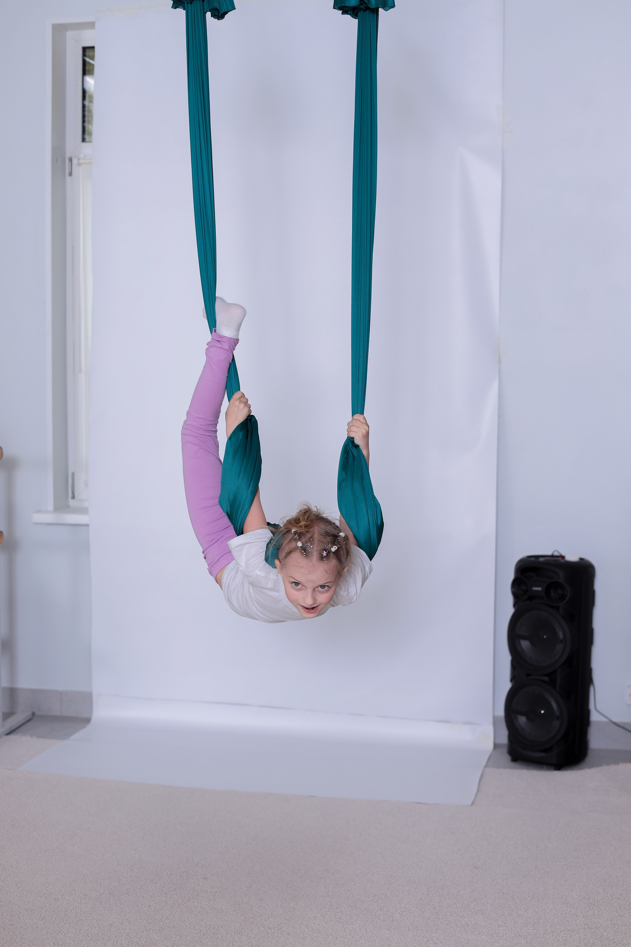 Детская аэройога. Фотограф Надршина Лилия