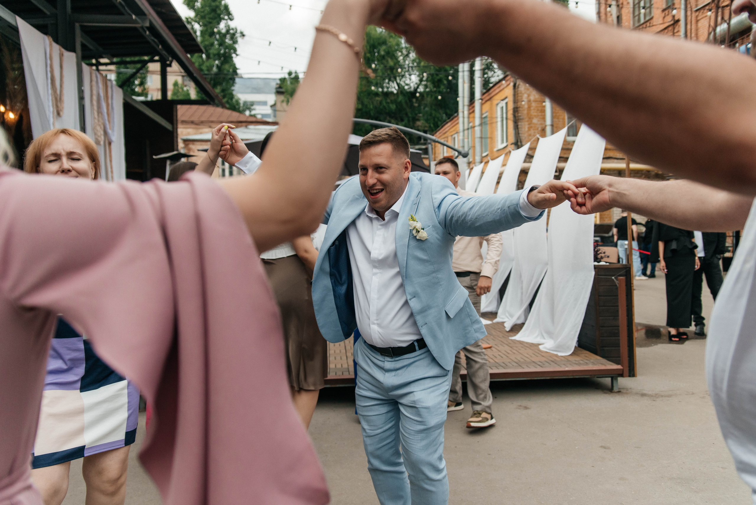 Вадим и София короткая версия свадебного дня. Меня зовут Александр Литвинчук и я свадебный фотограф в Саратове