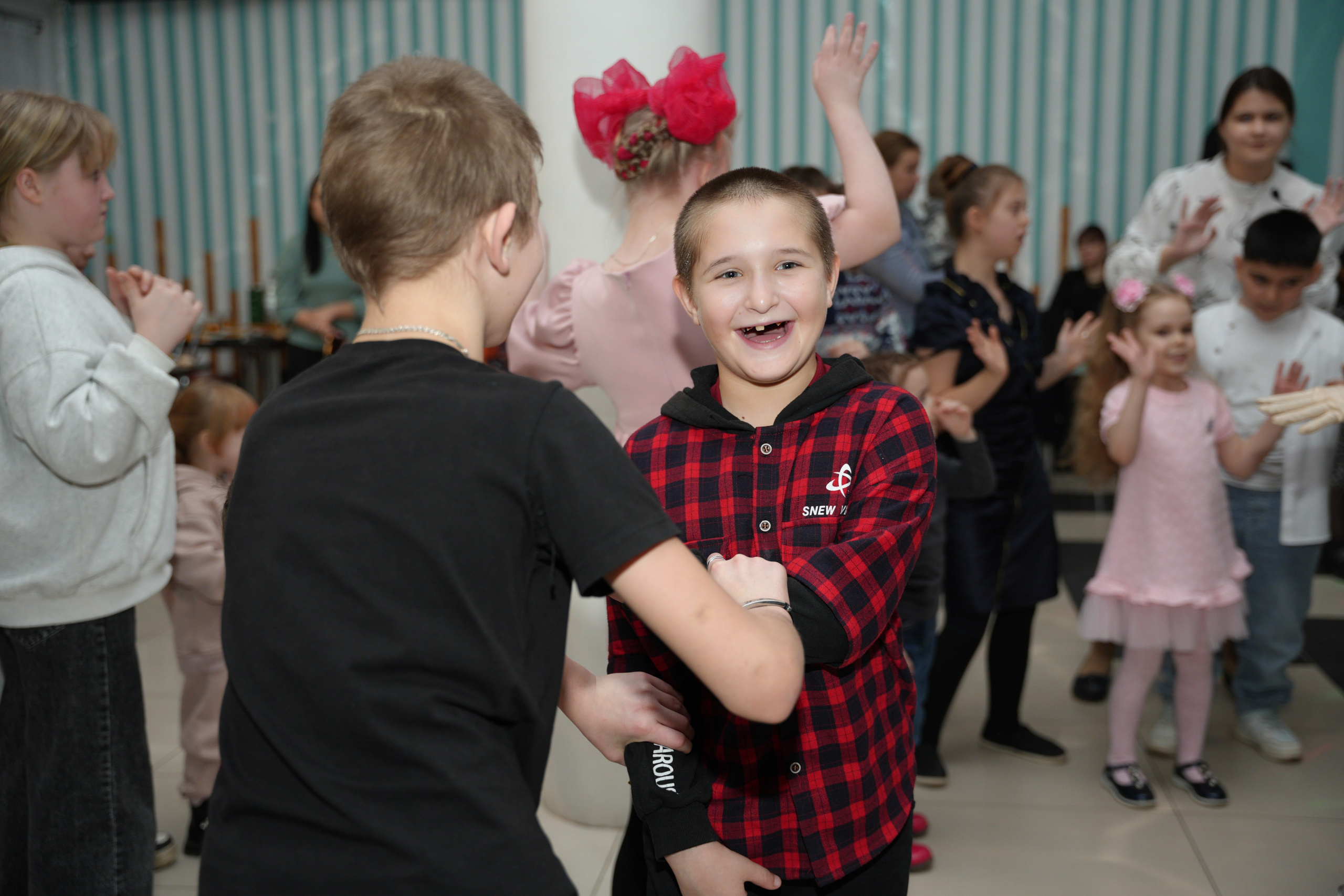 Социально —благотворительная акция «Ты в этом мире не один», посвященная Международному дню инвалидов. ВЫПУСКНЫЕ АЛЬБОМЫ, Школьный фотограф, семейный и свадебный в Саратове и области Ольга Плаксина