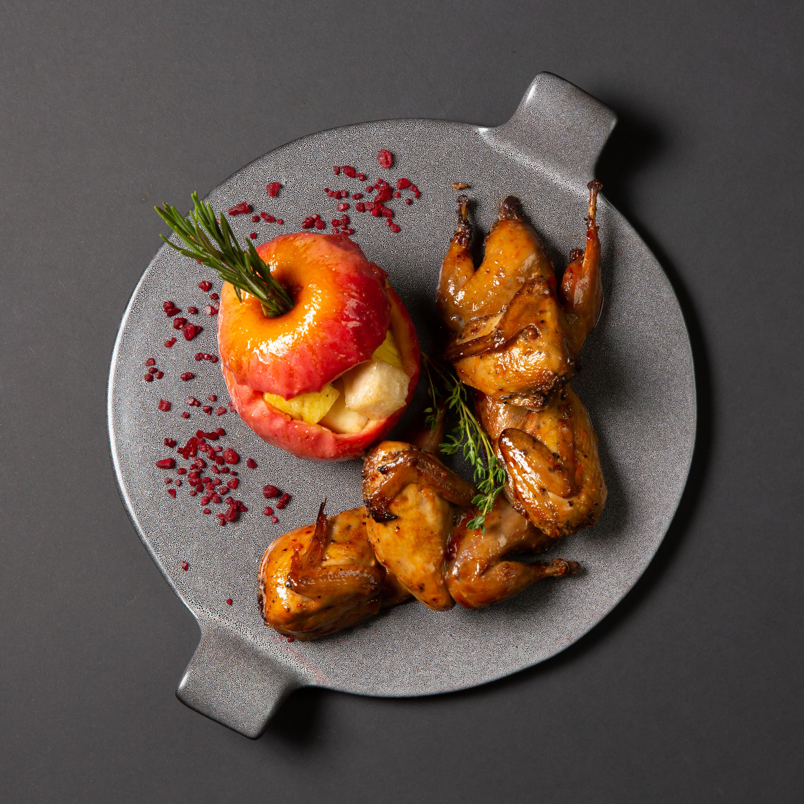 печеные перепела с яблоком фаршированным ананасом