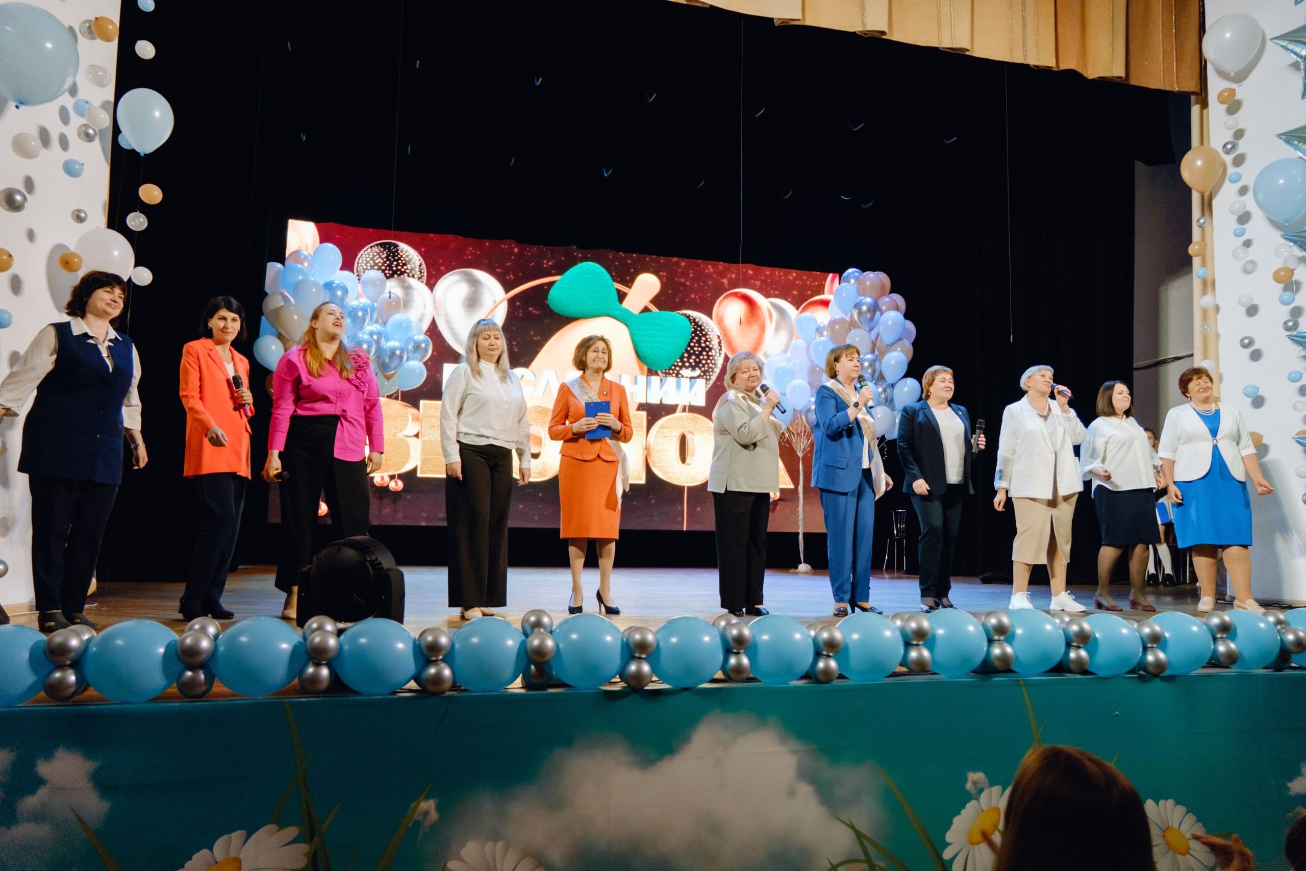 Последний звонок 11 класс. Фотограф Софья Володкина