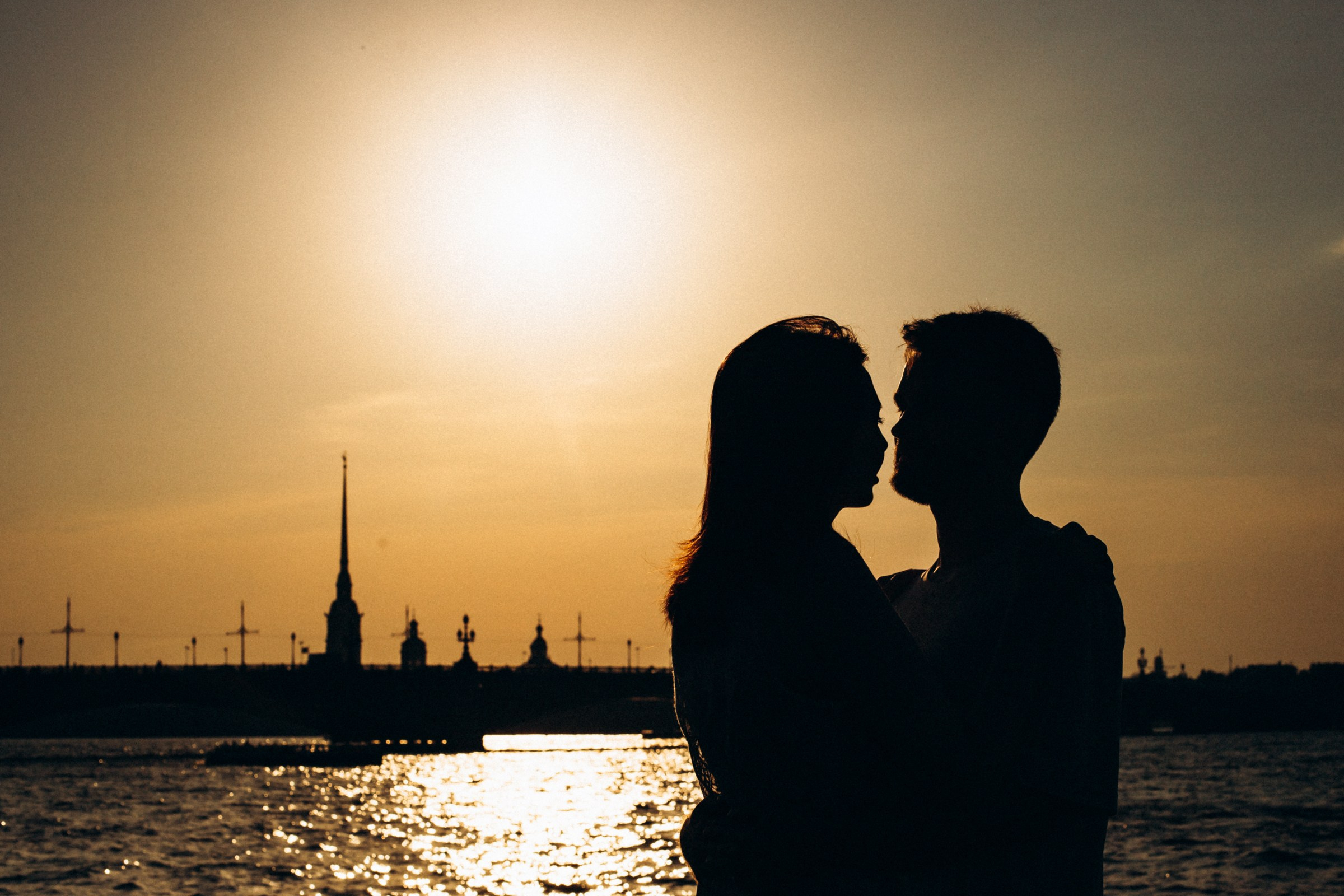 Валерия с супругом в июле. Фотопрогулка в Петербурге. Индивидуальный и семейный фотограф в Санкт-Петербурге