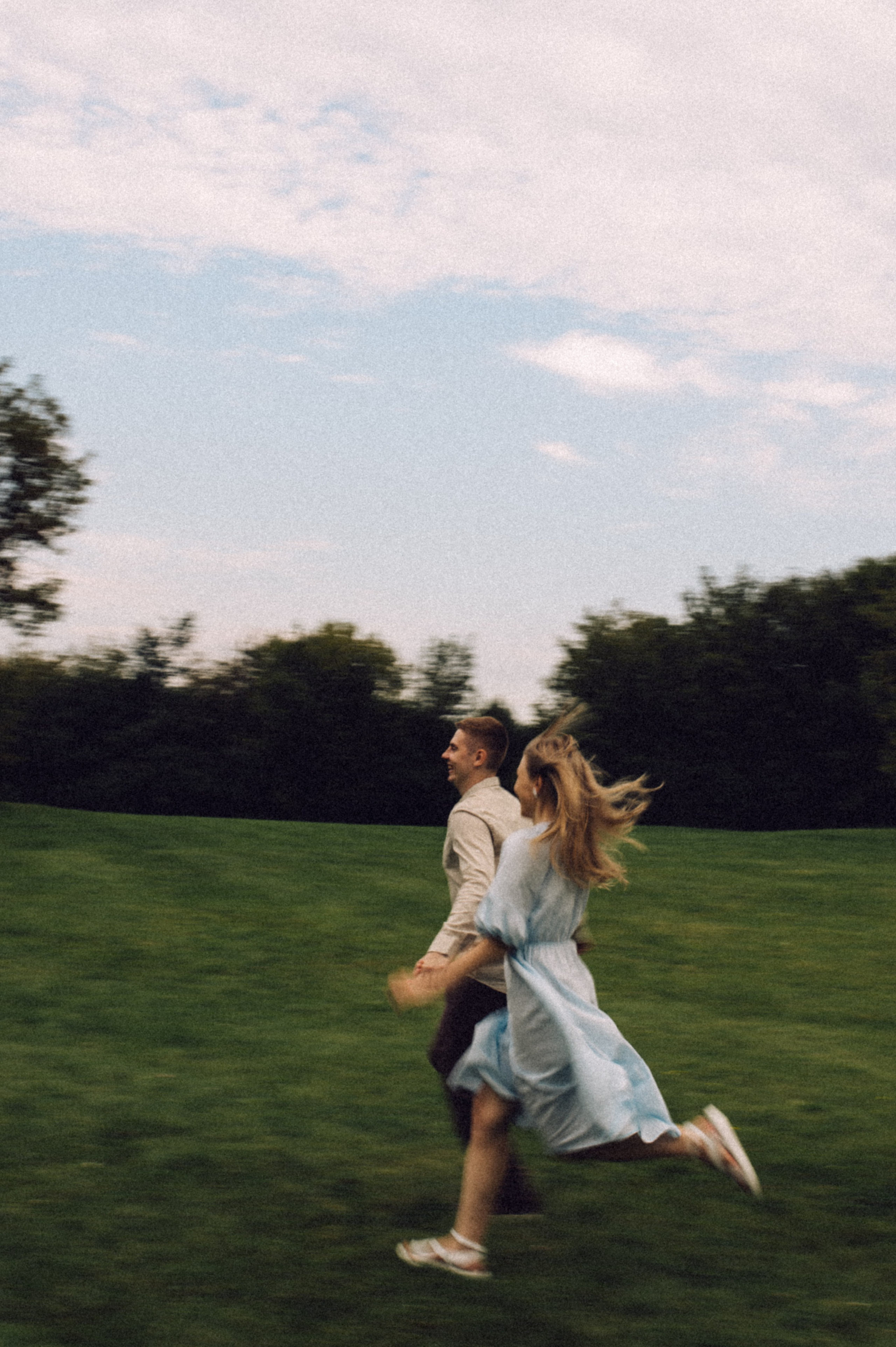 Ветер в волосах, нежность и поцелуи🤍. Лайфстайл фотограф в Москве Серебрянская Фаина