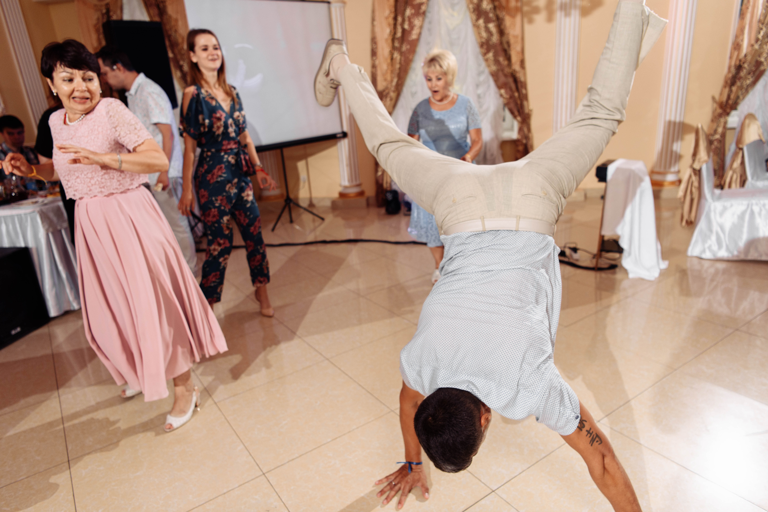 Утро жениха и невесты в отеле Hilton Garden Inn Ufa Riverside | Свадьб. Свадебный и семейный фотограф в Уфе | Винс Константин | Фотопроекты