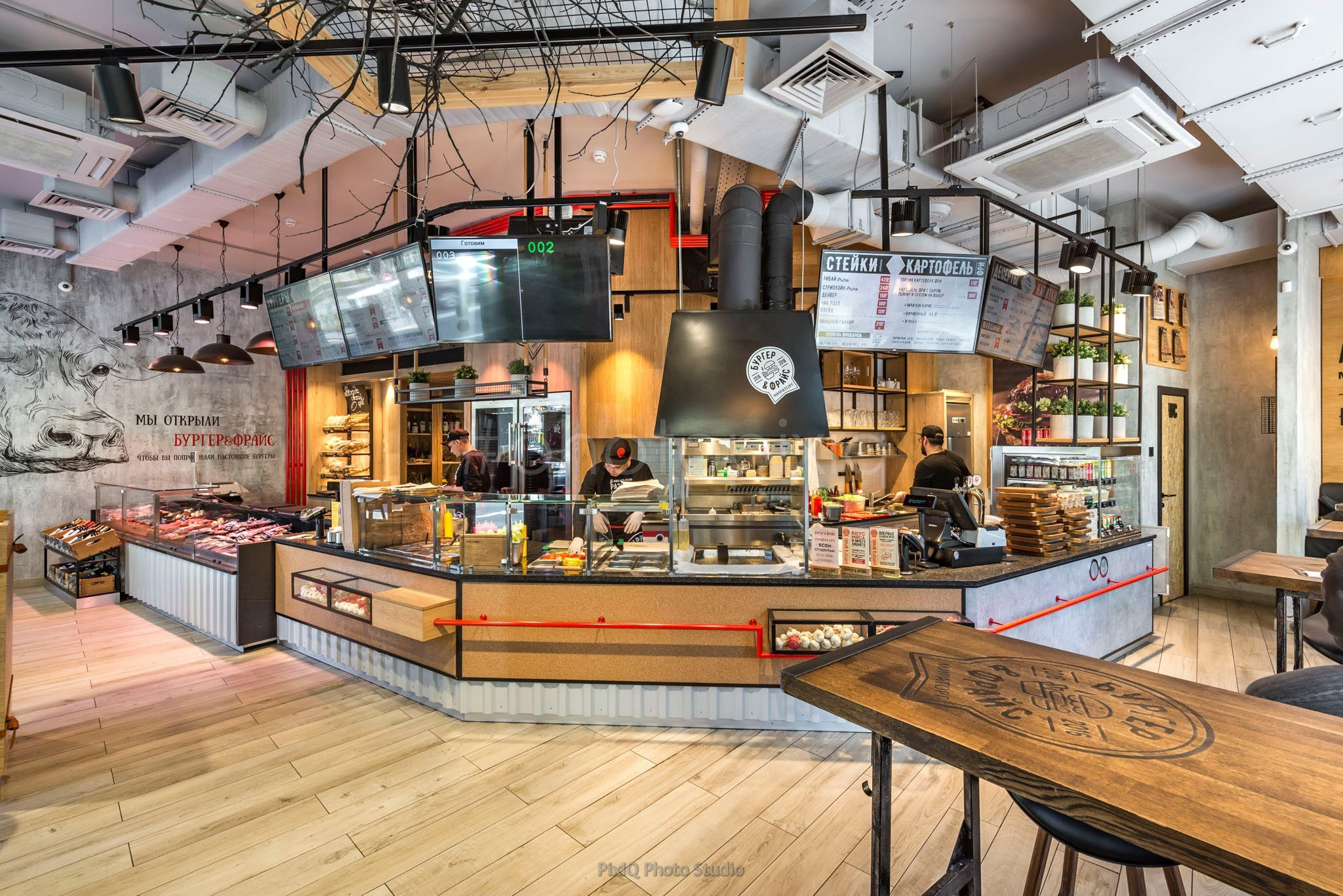 Фотосъёмка интерьера кафе Бургер Фрайс. Интерьерная съёмка и виртуальные туры — Интерьерный фотограф Кузнецов Сергей (photopixiq)