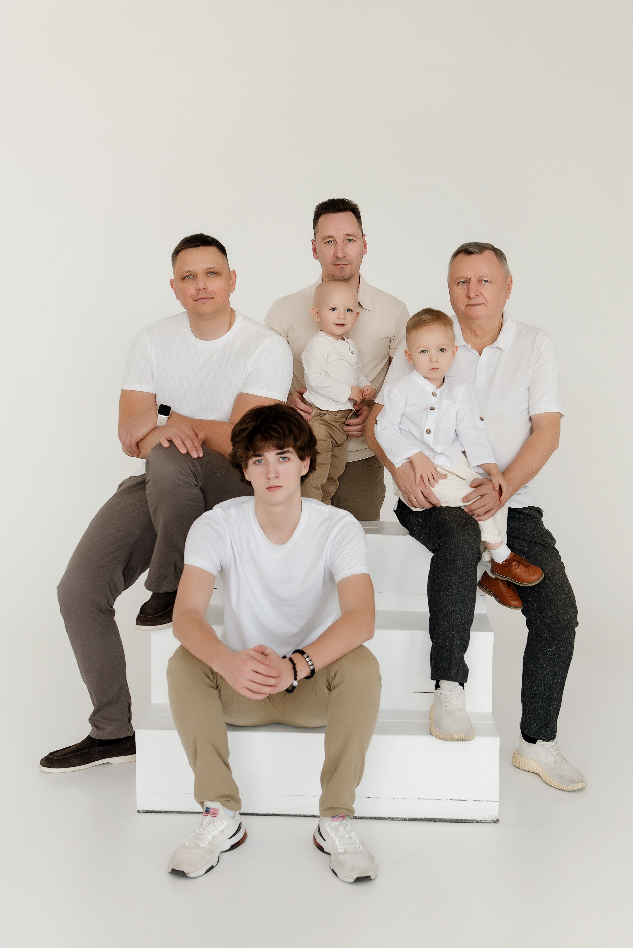Семейная съёмка большой семьи в Москве. Детский фотограф в Долгопрудном и Москве