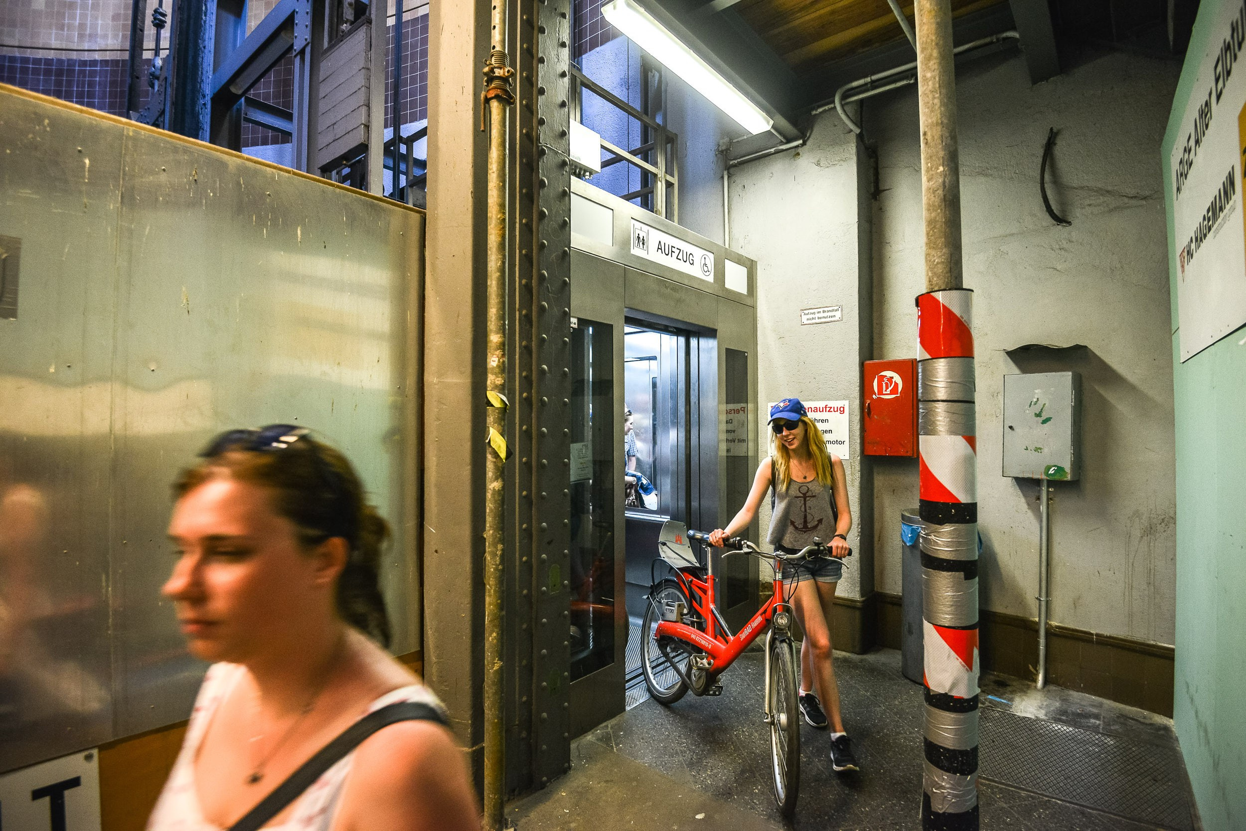 корпоратив, тимбилдинг, юбилей, Фотограф на праздник, Беларусь, минск фотограф, репортажной фотограф Беларусь,  фотограф в Минске, Алексей Матюшков, фоторепортер Беларуси, Репортажная съемка мероприятий,  день рождения, Тоннель через Эльбу