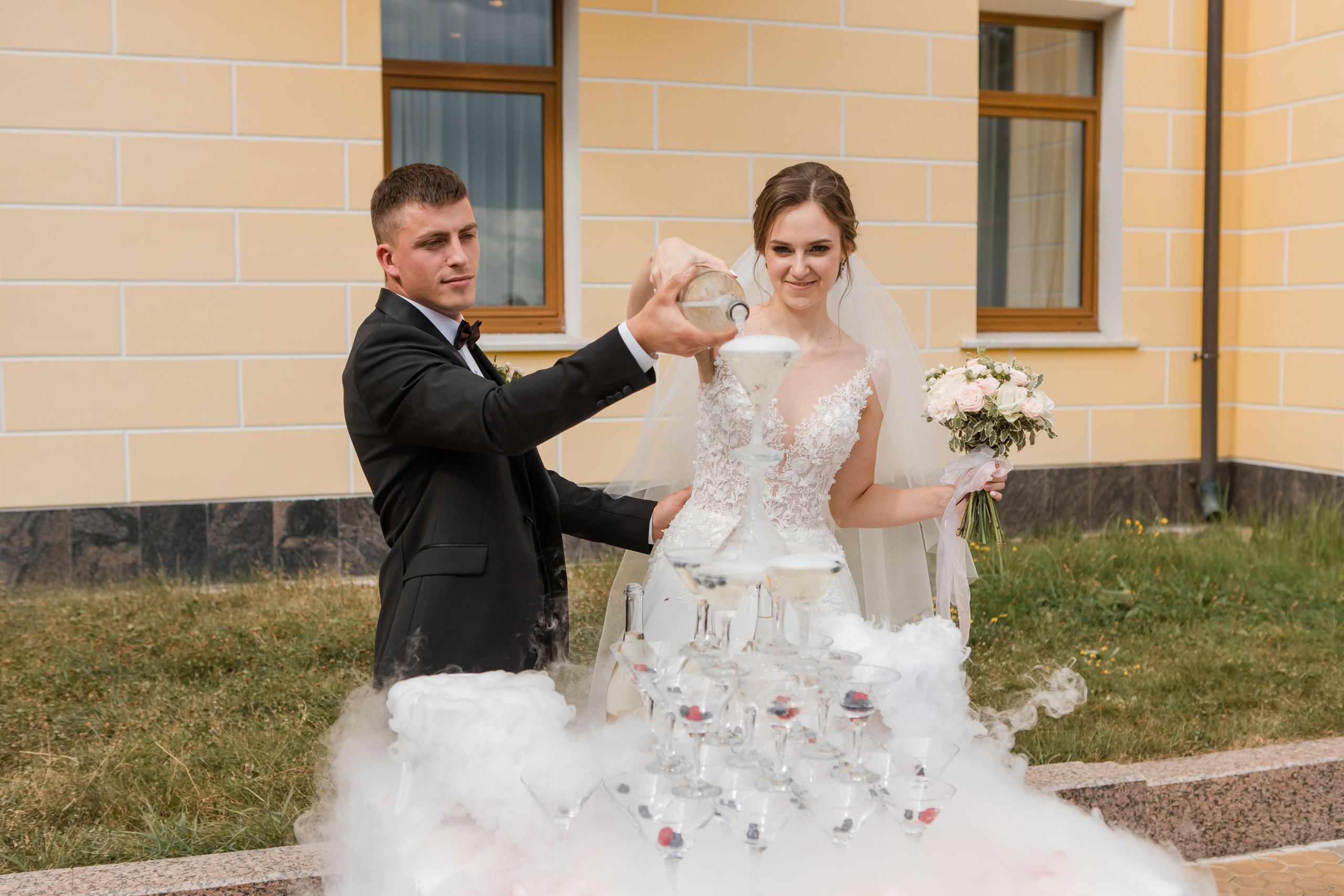 Свадебная фотосъемка Михаила и Ольги. День нашей свадьбы. Видеосъемка и фотосъемка свадеб. Фотограф и оператор на свадьбу. Видеосъемка подкастов, собственная видео-фотостудии. Предметная фотосъемка