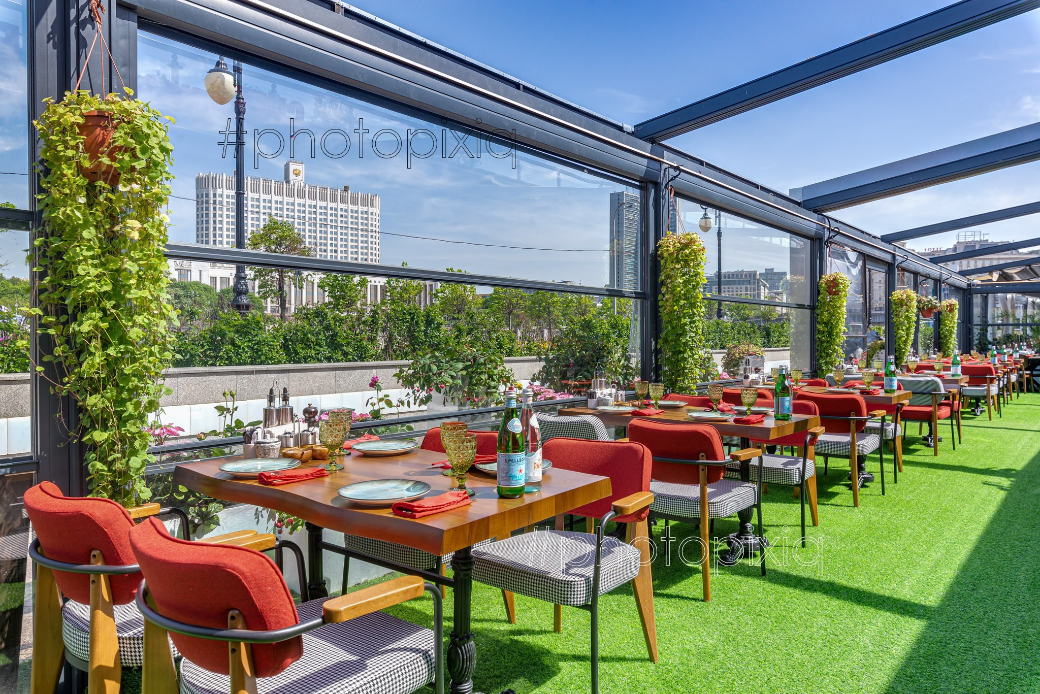 Фотосъёмка веранды ресторана CHEF СТЕЙК-ХАУС. Интерьерная съёмка и виртуальные туры — Интерьерный фотограф Кузнецов Сергей (photopixiq)