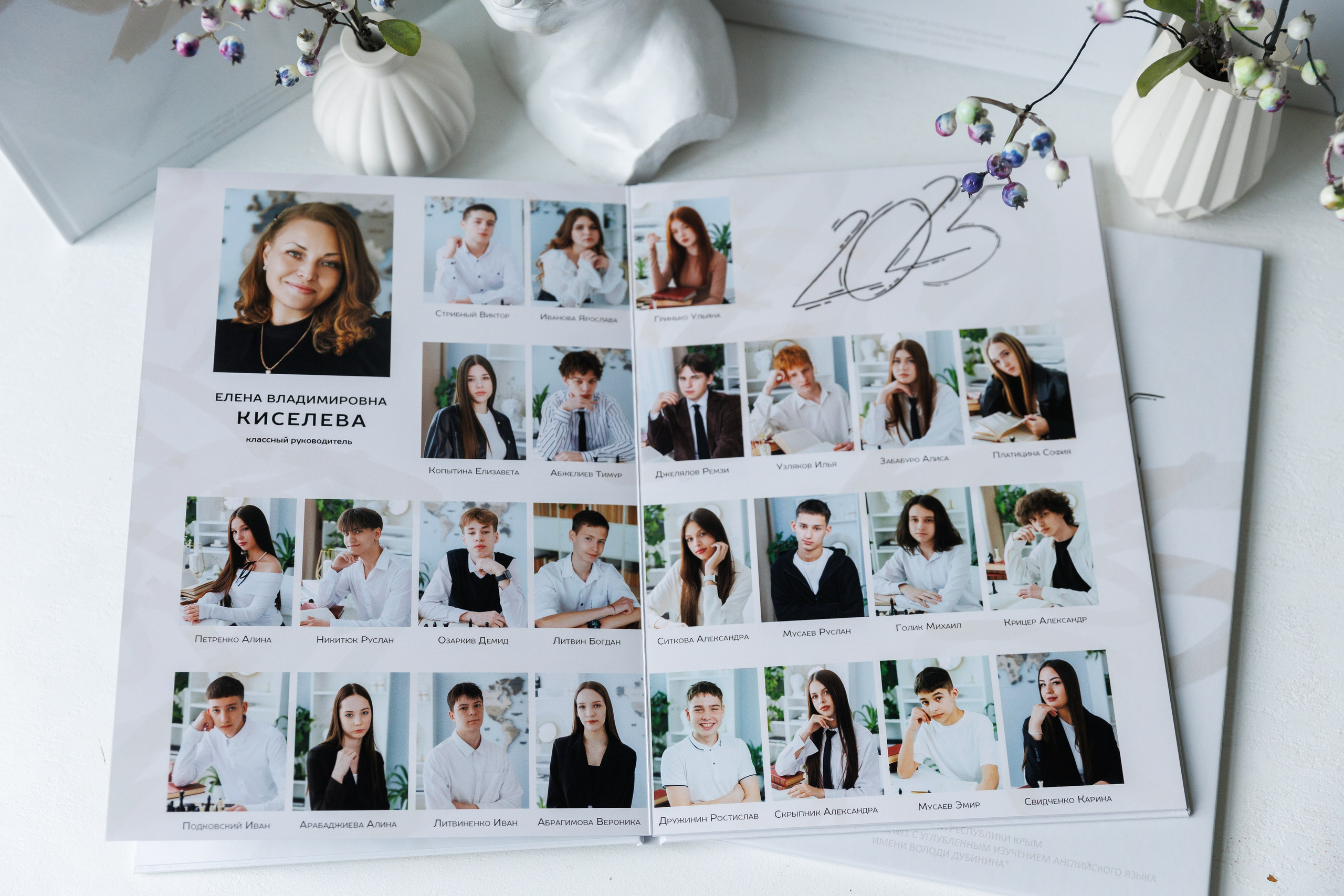 Выпускникам 9 класса Дубинина 2025. ВЫПУСКНЫЕ АЛЬБОМЫ | РОВЕСНИК | КЕРЧЬ