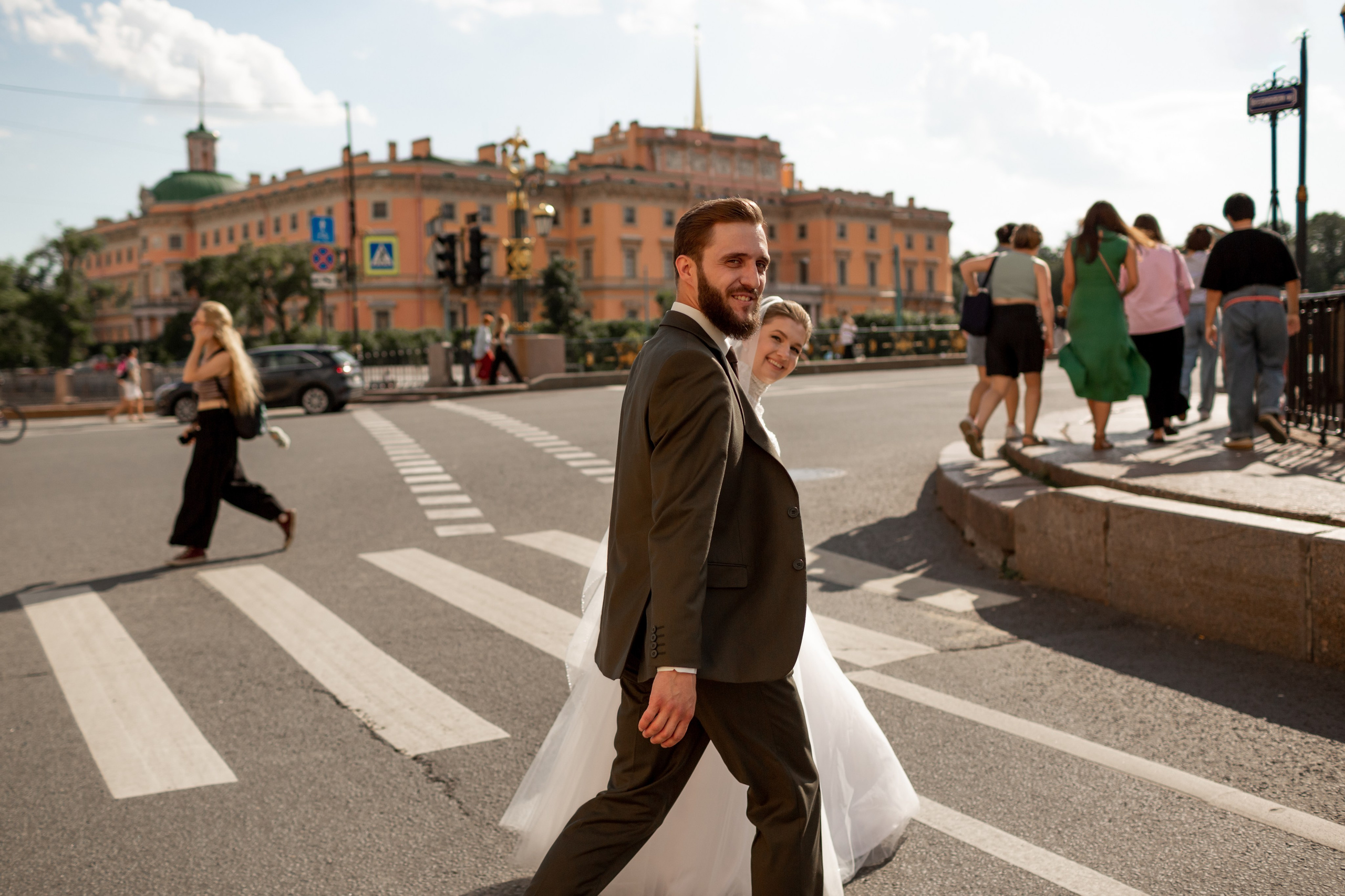 Свадебная фотопрогулка в Петербурге. Свадебный фотограф Кирилл Белый