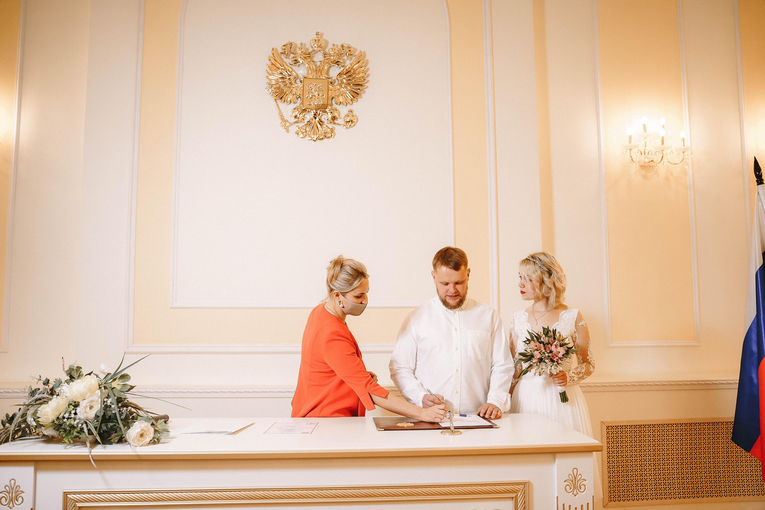 Свадебная фотосессия в ЗАГС города Королев (Московская область)