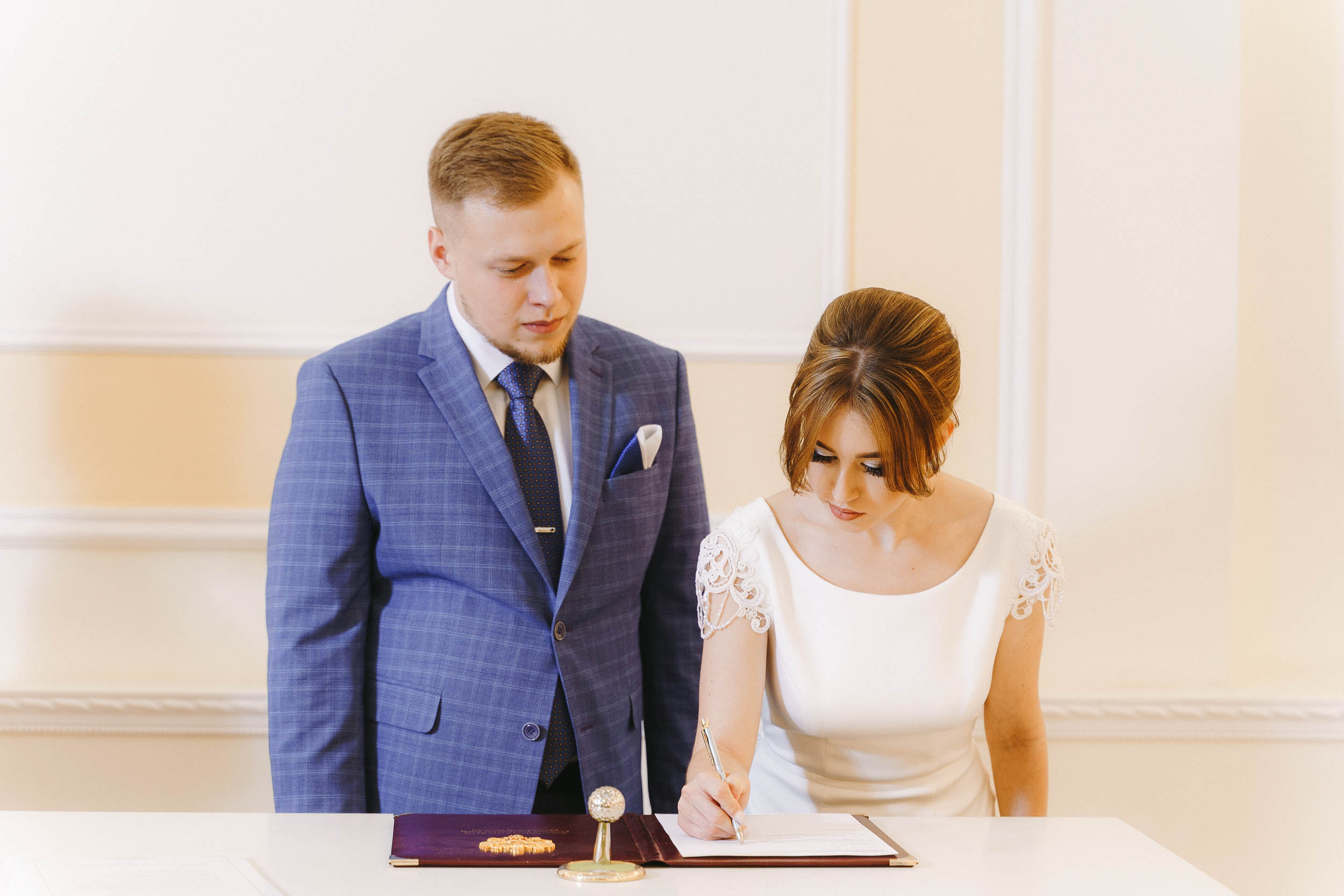 Свадебная фотосессия в ЗАГС города Королев (Московская область)