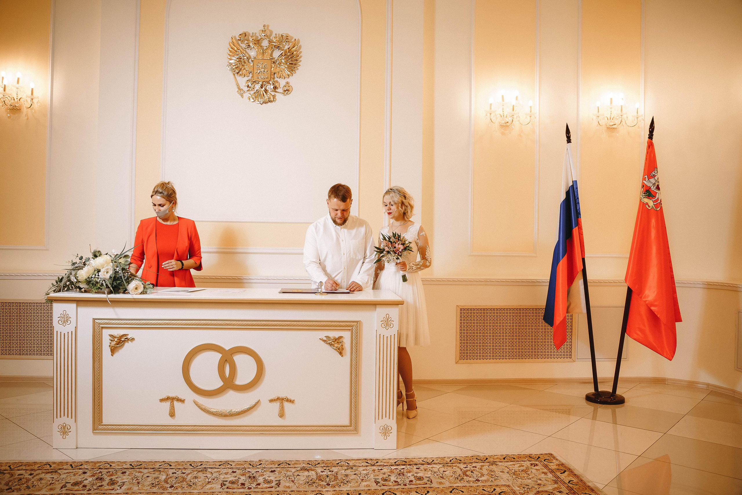 Свадебная фотосессия в ЗАГС города Королев (Московская область)