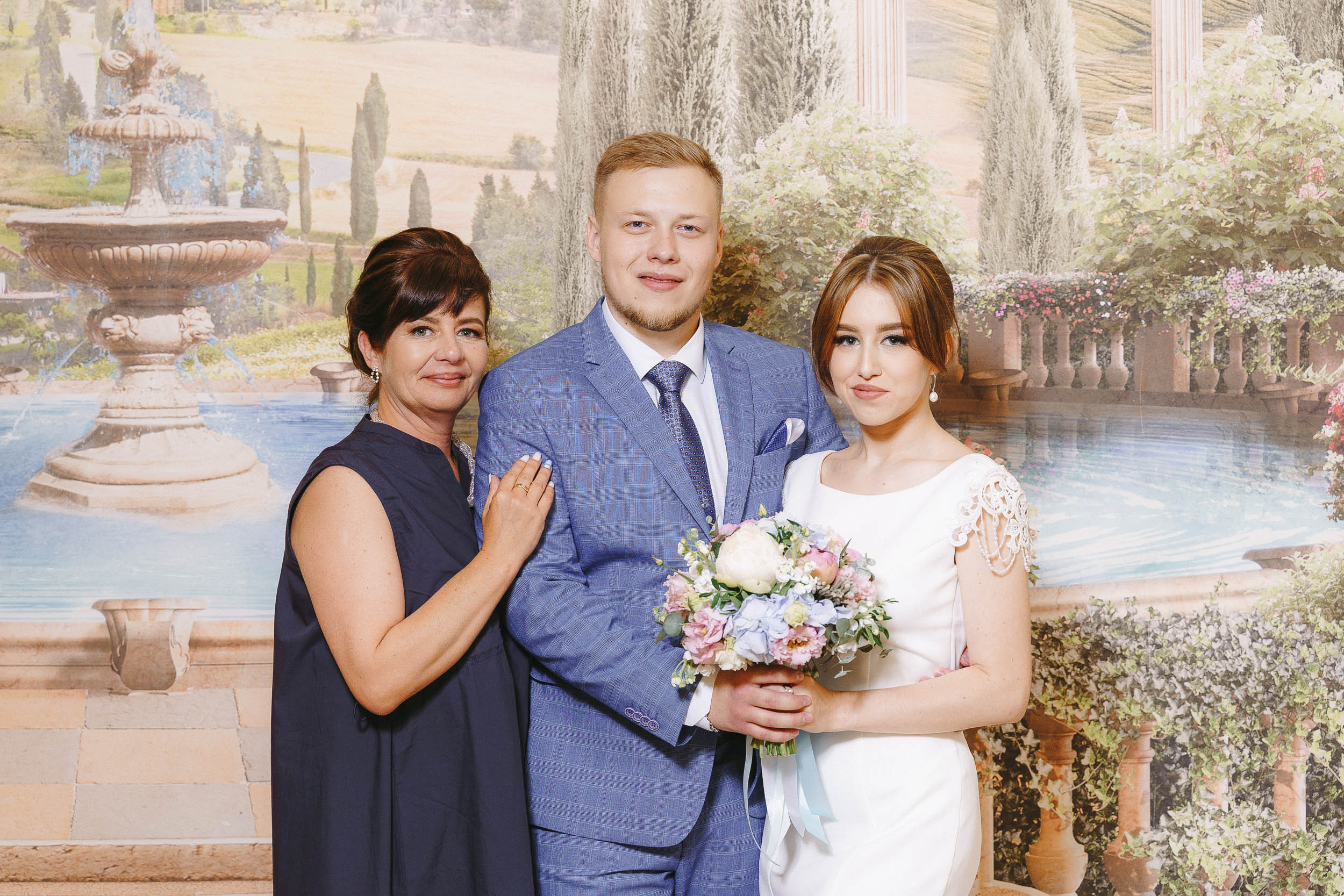 Свадебная фотосессия в ЗАГС города Королев (Московская область)