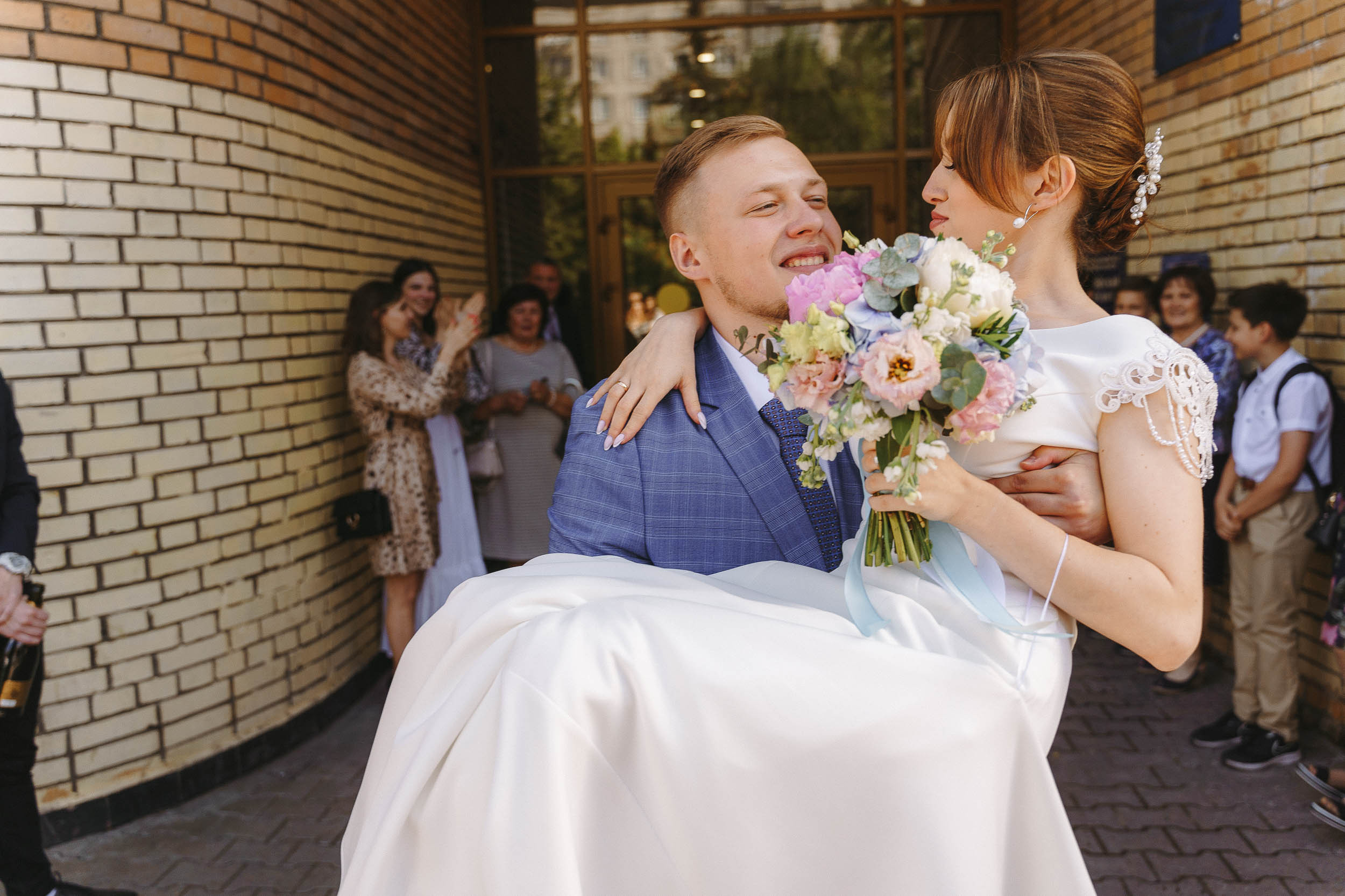 Свадебная фотосессия в ЗАГС города Королев (Московская область)