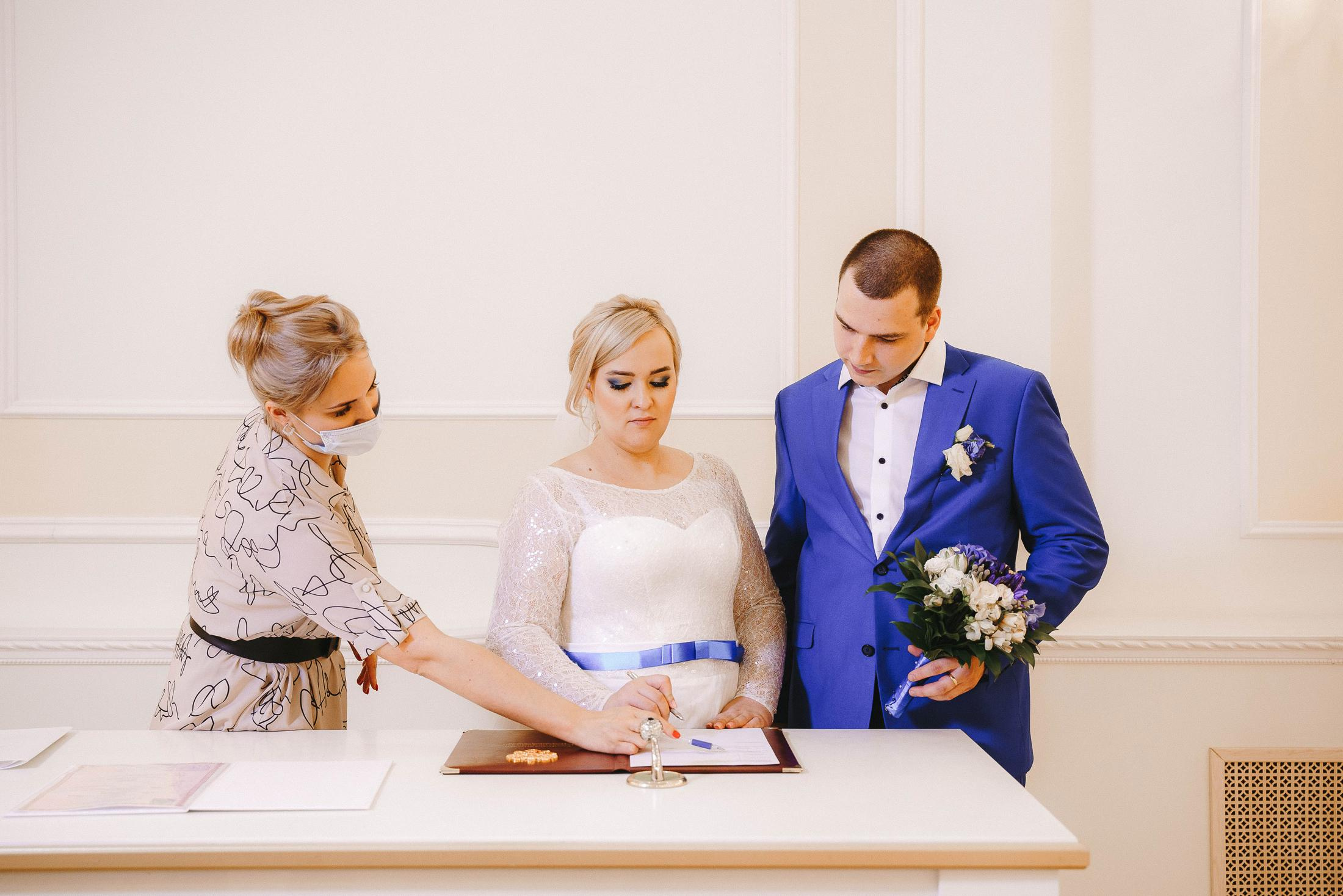 Свадебная фотосессия в ЗАГС города Королев (Московская область)