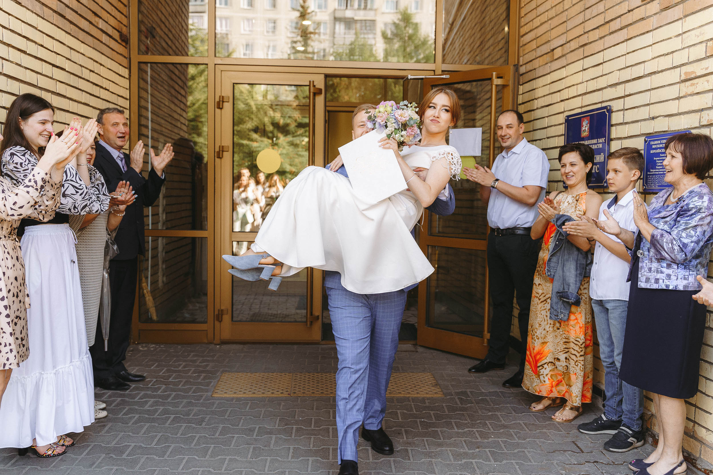 Свадебная фотосессия в ЗАГС города Королев (Московская область)