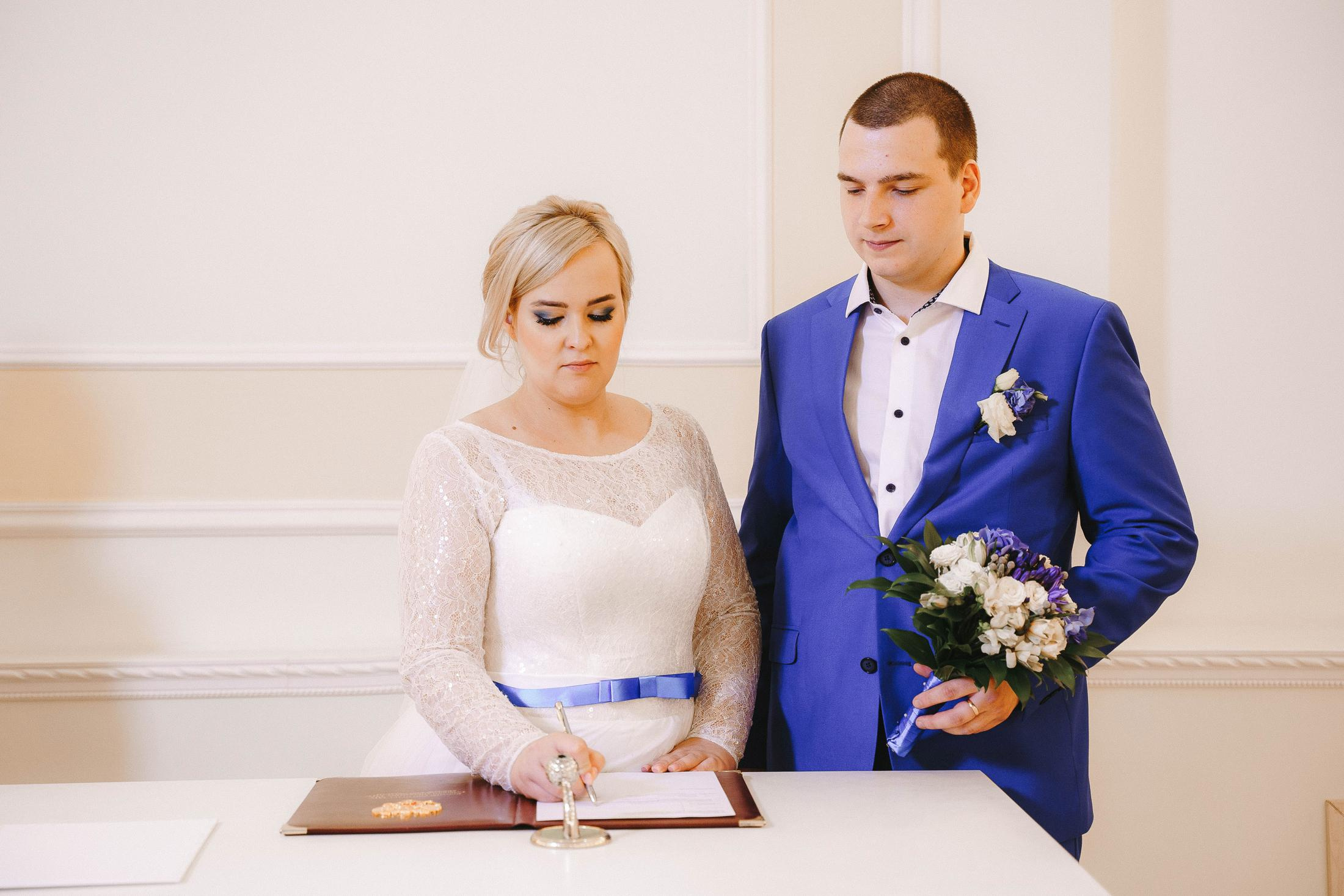 Свадебная фотосессия в ЗАГС города Королев (Московская область)