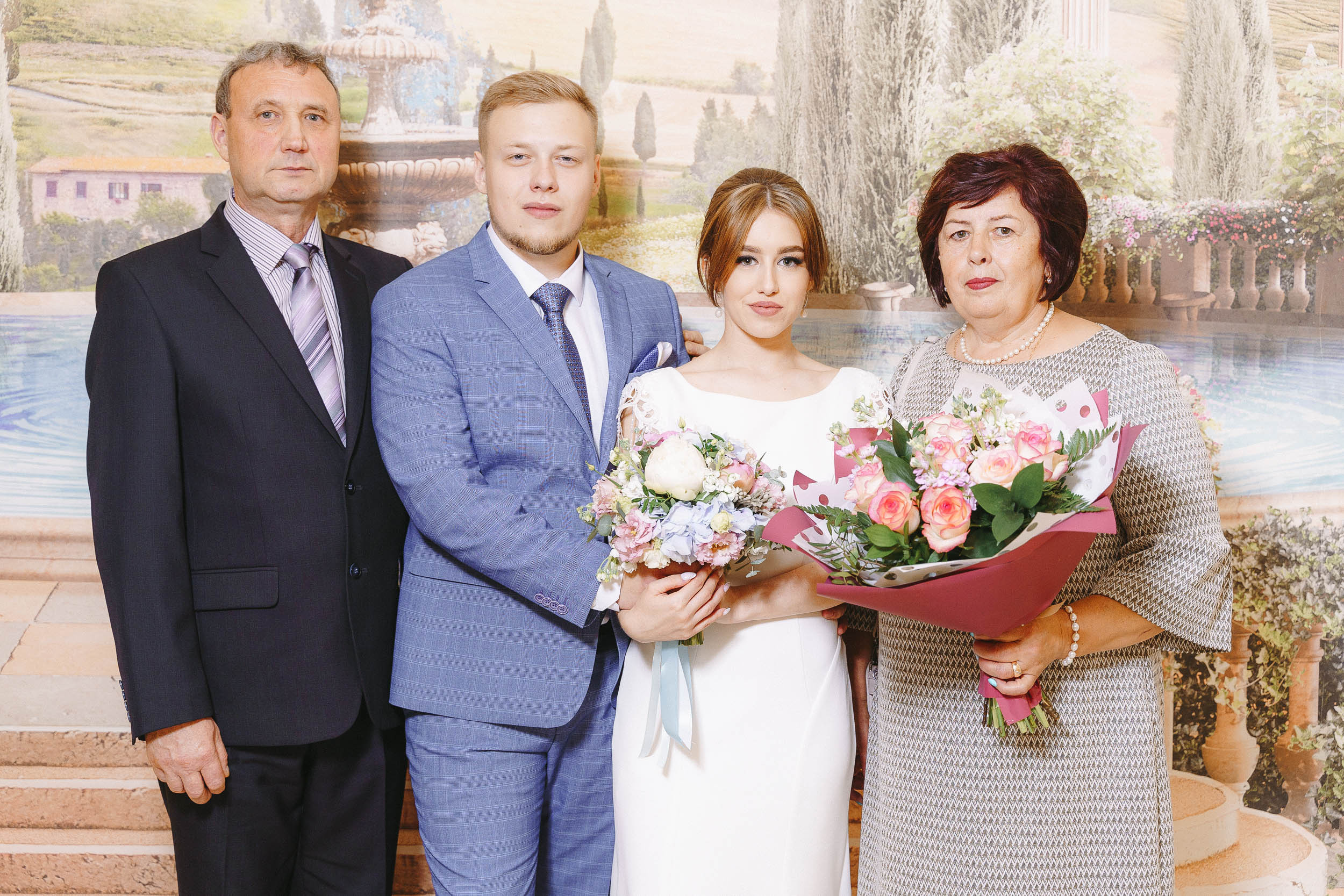 Свадебная фотосессия в ЗАГС города Королев (Московская область)