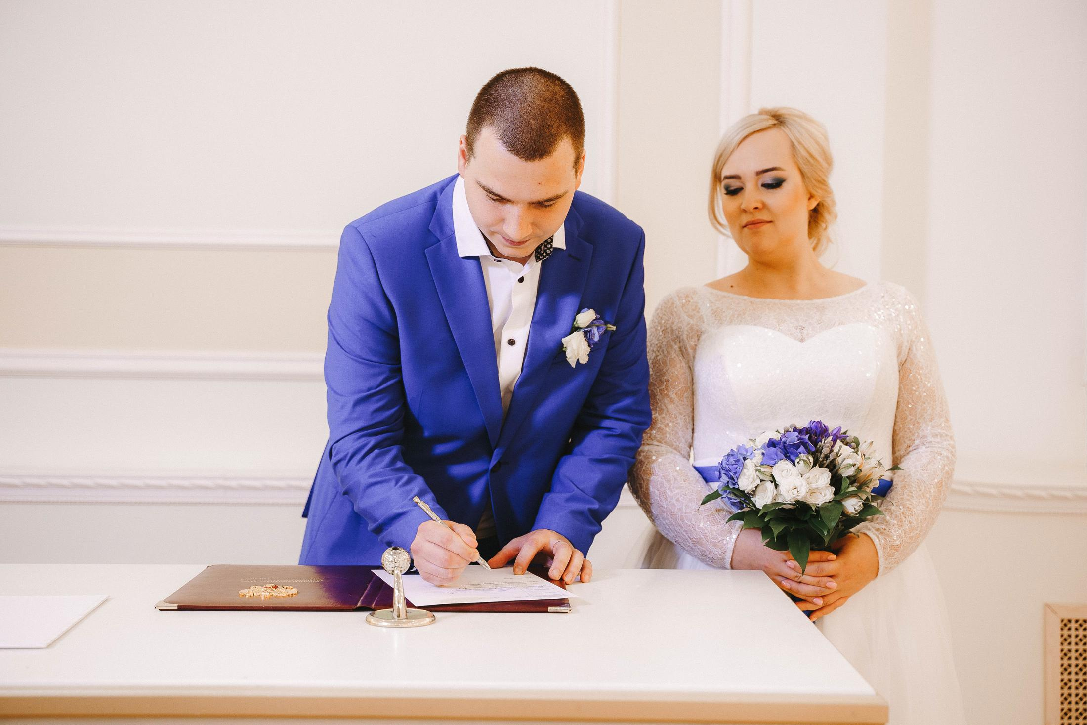 Свадебная фотосессия в ЗАГС города Королев (Московская область)