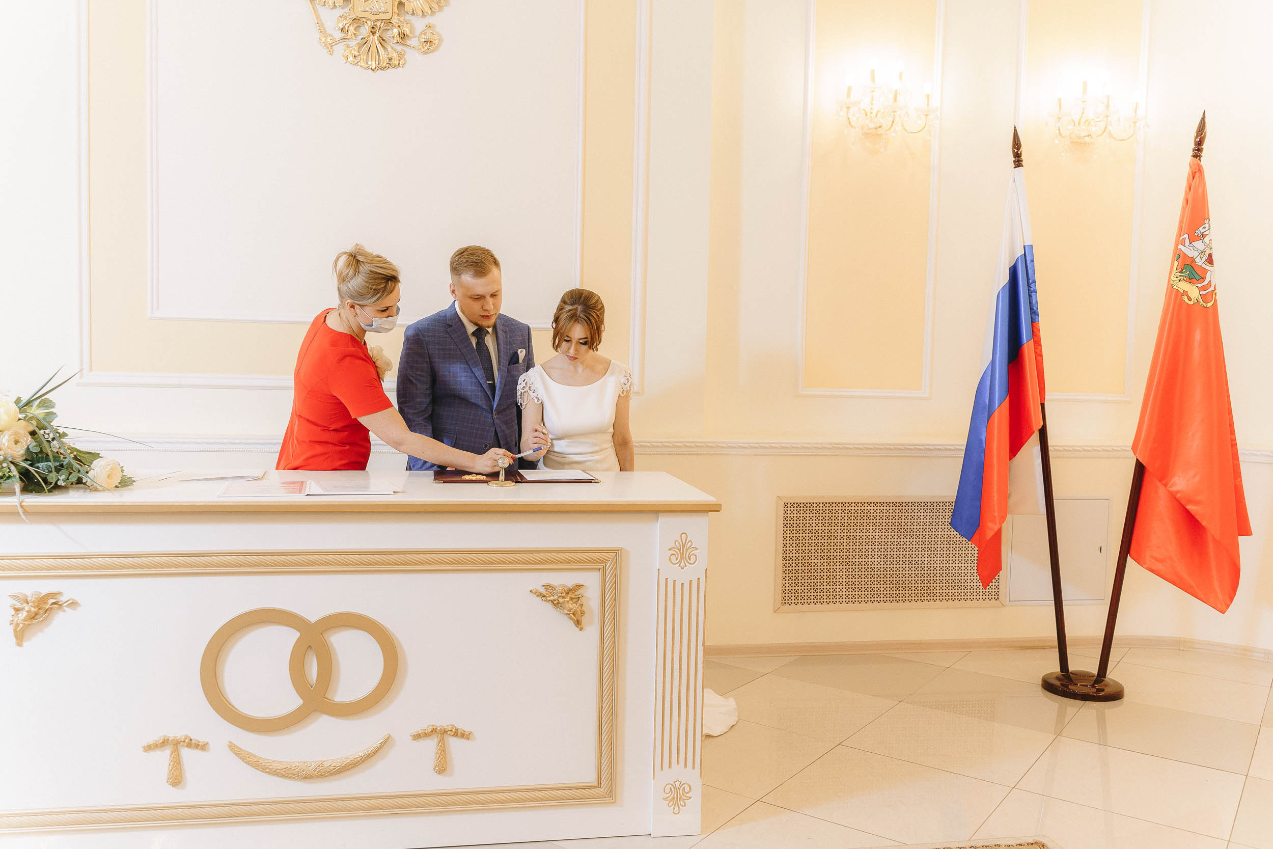 Свадебная фотосессия в ЗАГС города Королев (Московская область)
