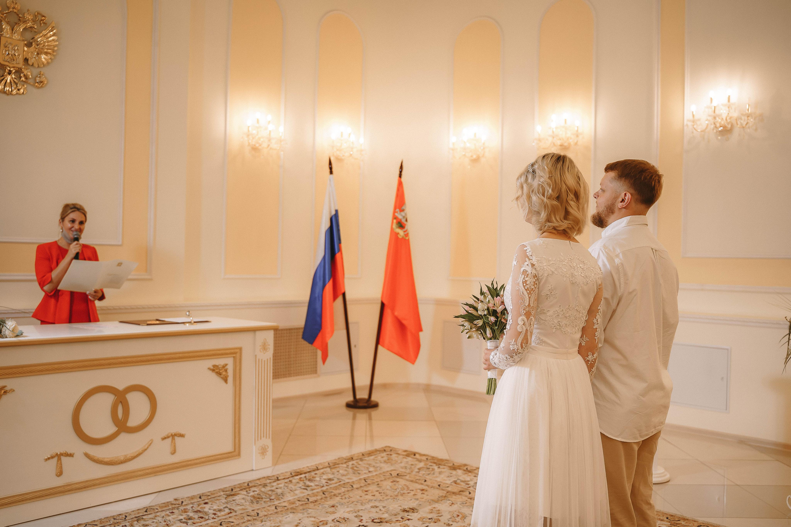 Свадебная фотосессия в ЗАГС города Королев (Московская область)