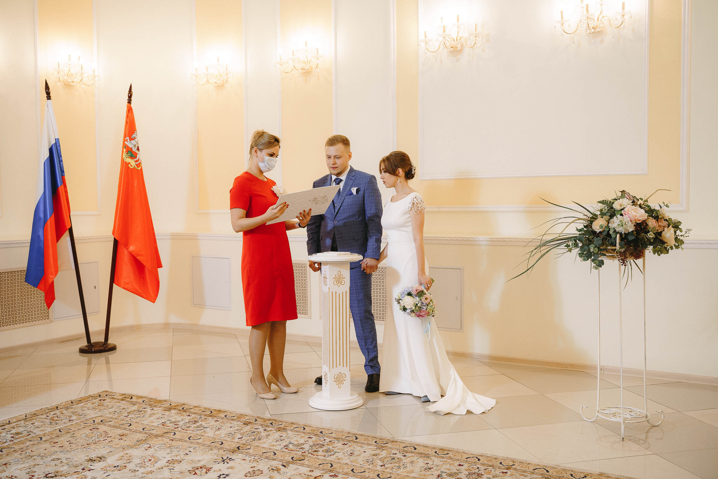 Свадебная фотосессия в ЗАГС города Королев (Московская область)