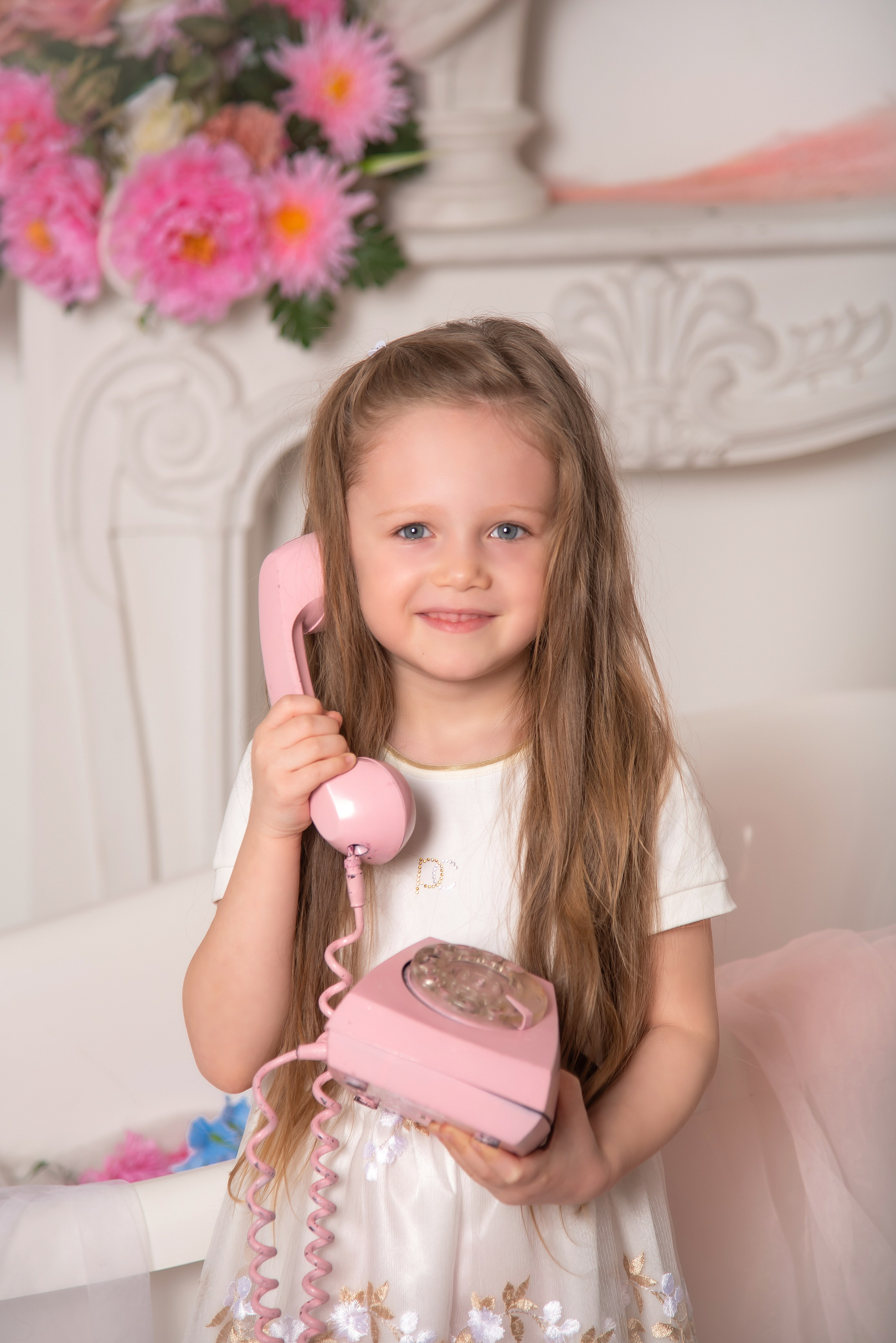 Модельная школа. Занимаюсь профессиональной фотографией и живу рядом с Байкалом. Работаю в разных жанрах