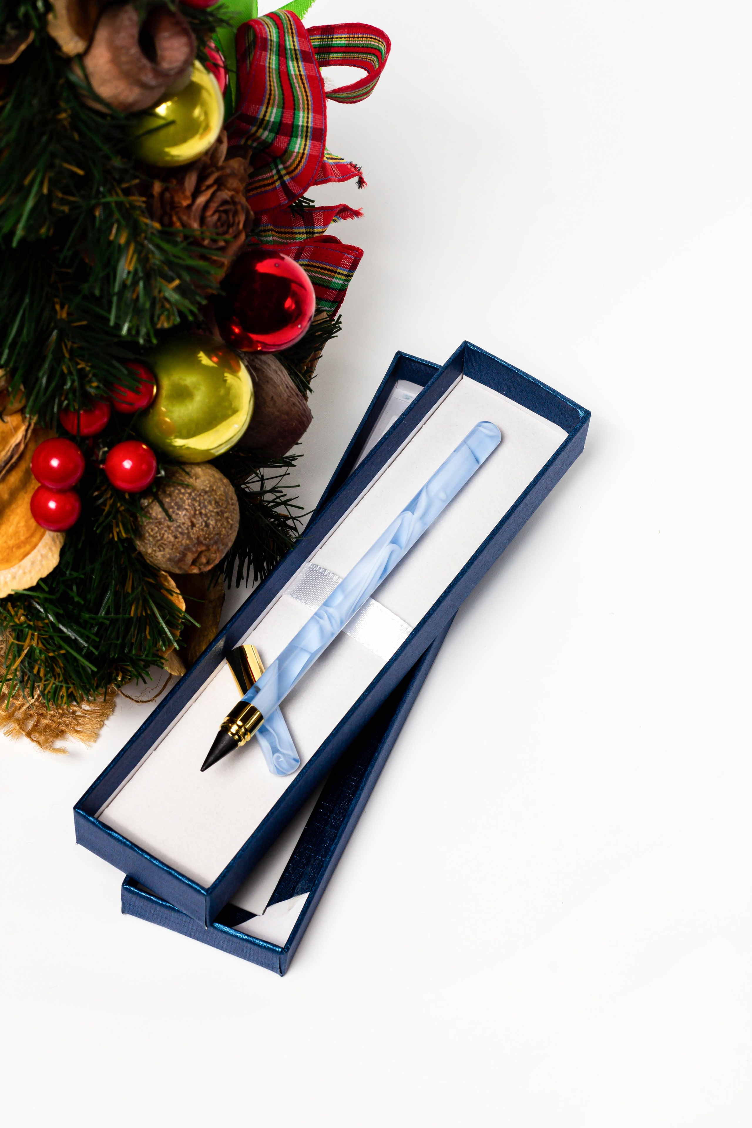 Предметная фотография канцелярских принадлежностей и сувениров. Предметный фотограф в Москве и Московской области