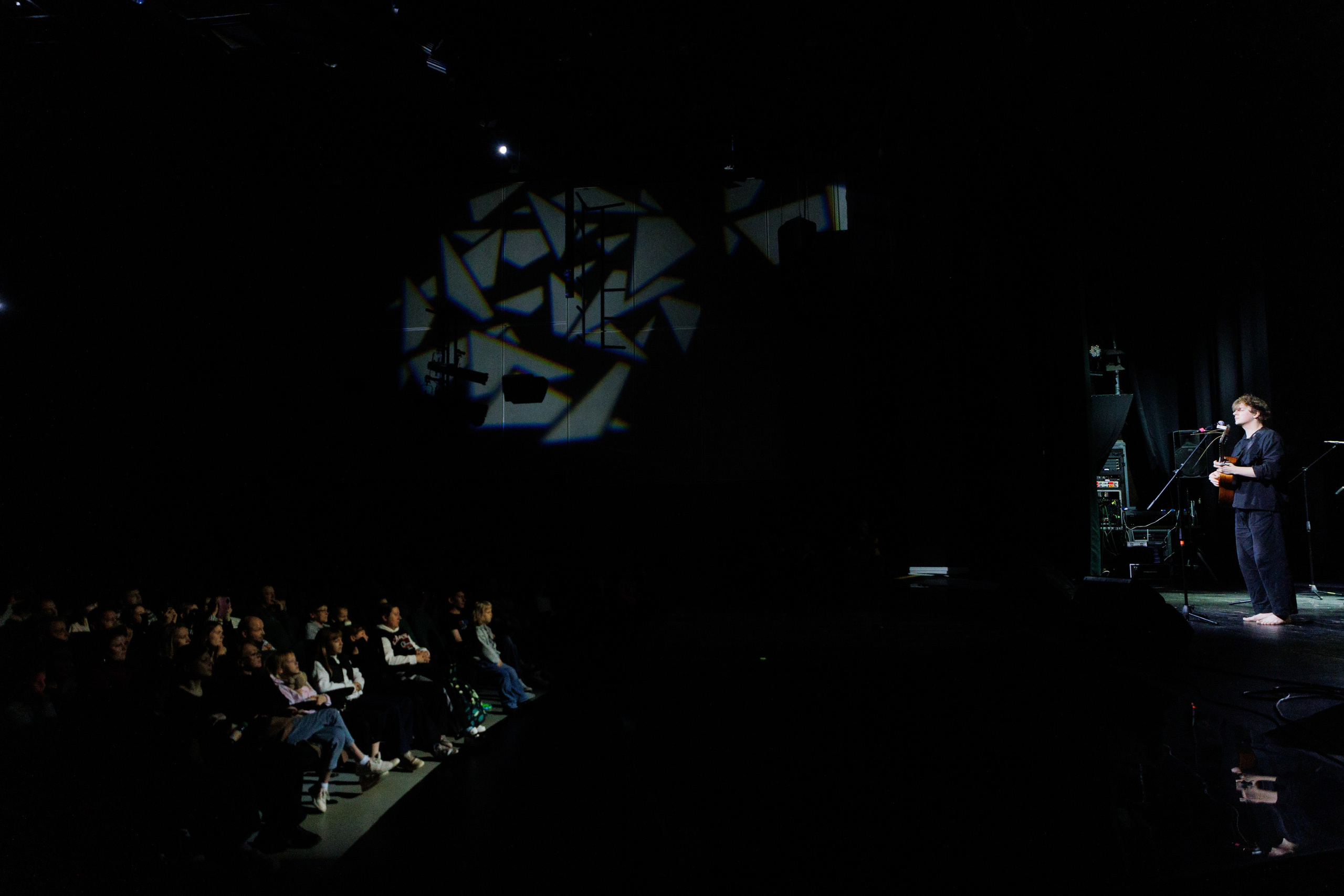 Выксунская премьера «Громко и Честно. Бонд с кнопкой». Фотограф городских и семейных событий Артем Карпухин