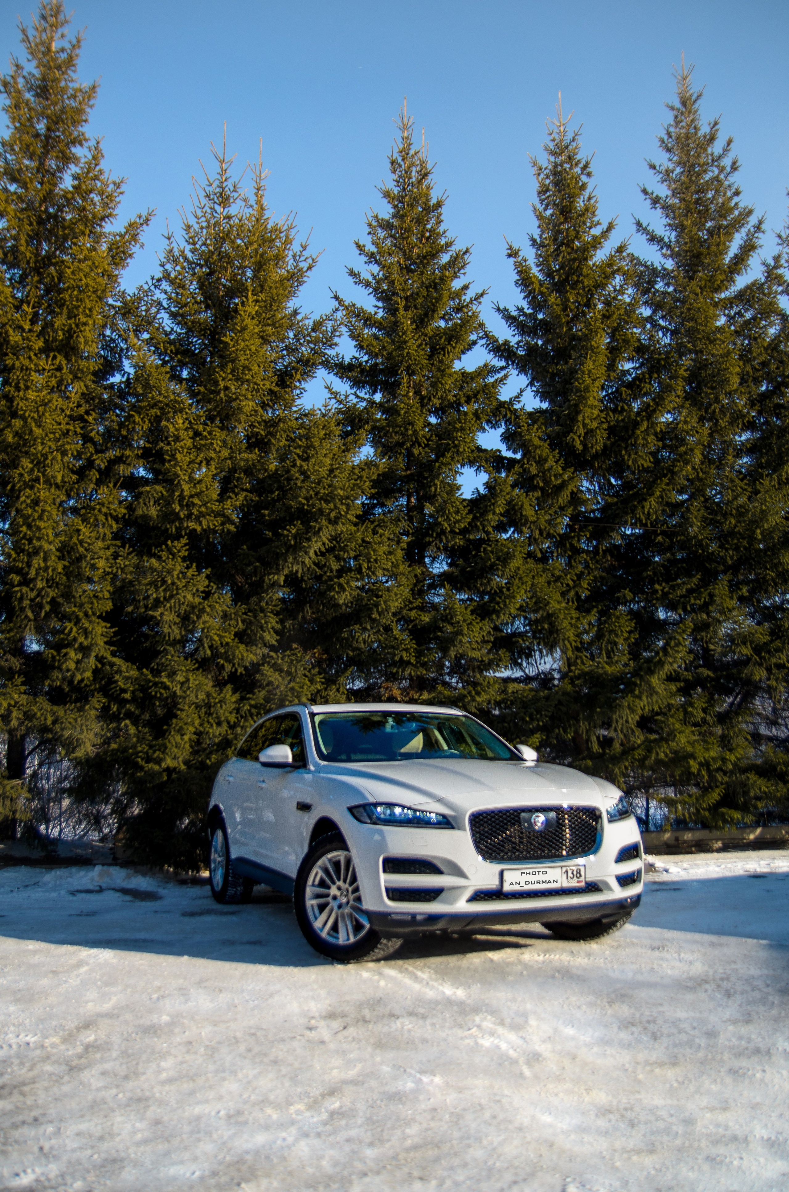 Фото для продажи авто Jaguar F-Pace 23'. Фотограф, видеограф и пилот дрона на Байкале